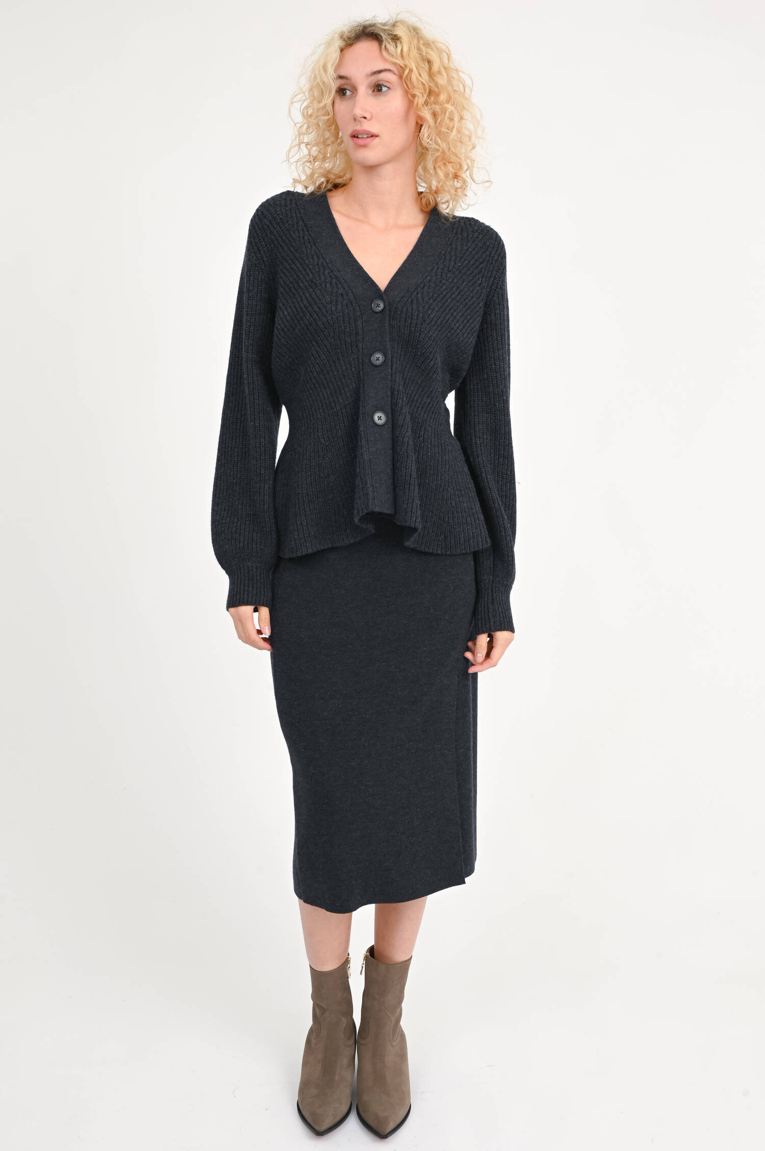 Taillierte Strickjacke in Anthrazit Taillierte Strickjacke in Anthrazit