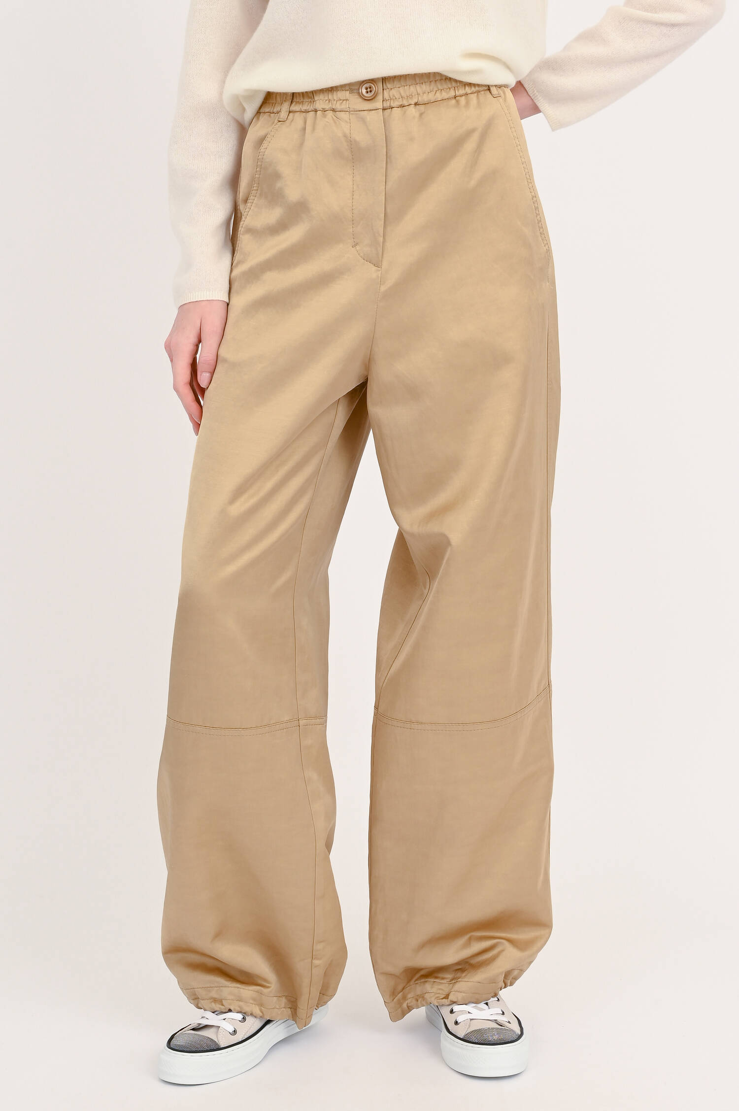 Satinhose mit weitem Bein in Gold