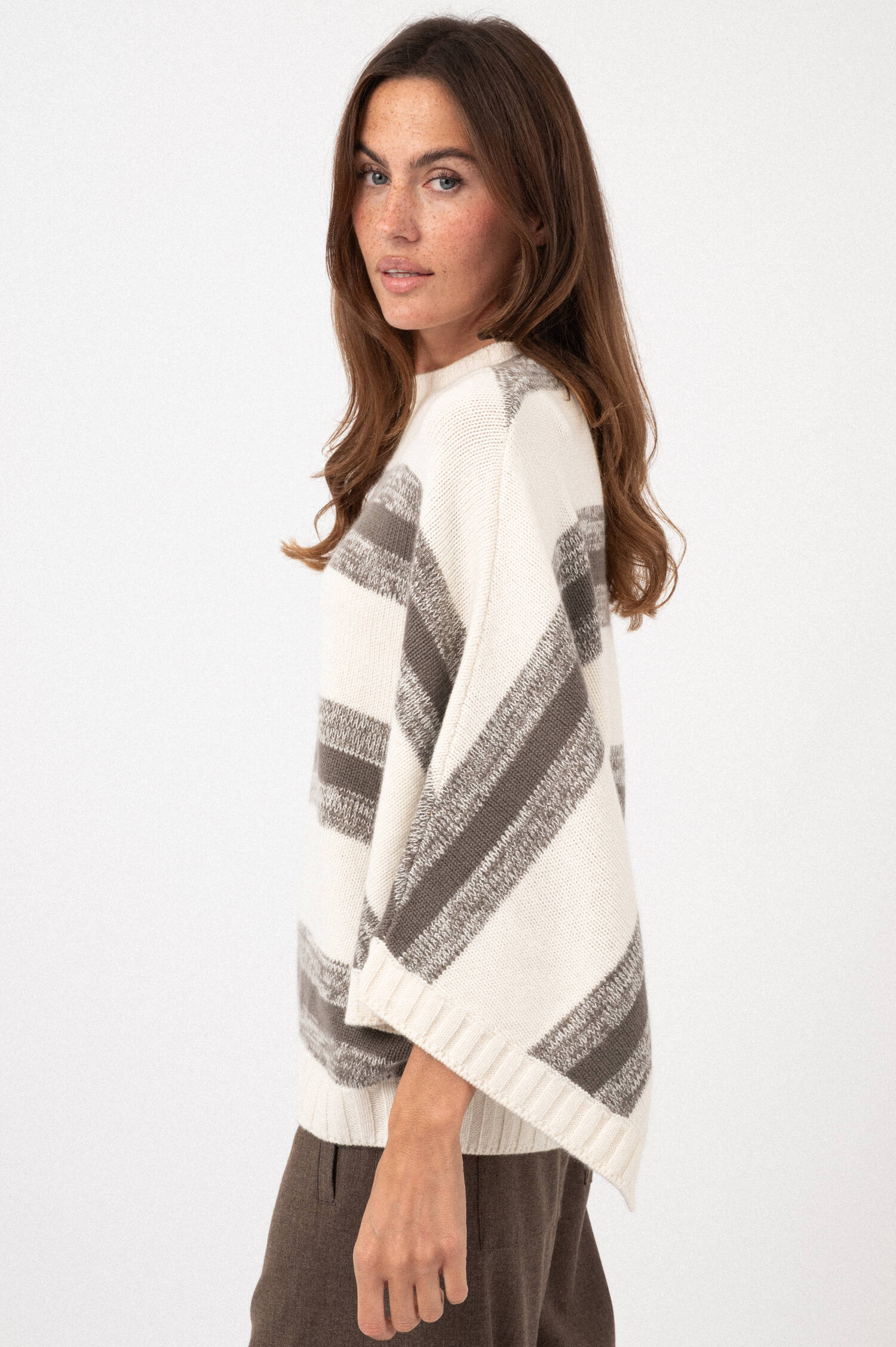 Gestreifter Boxy-Fit-Pullover in Beige/Taupe Gestreifter Boxy-Fit-Pullover in Beige/Taupe