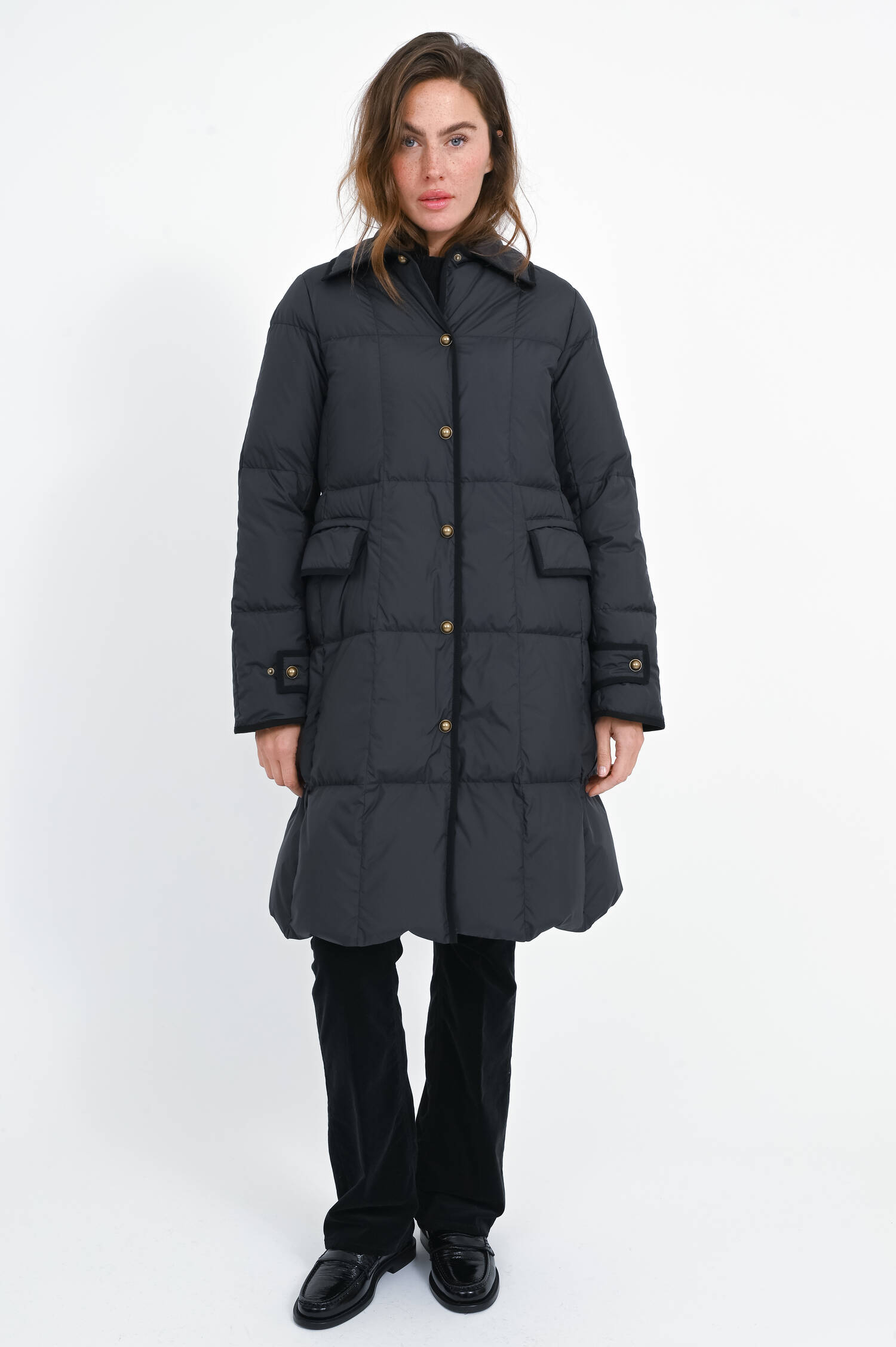 Daunen Steppmantel mit Hemdkragen in Black