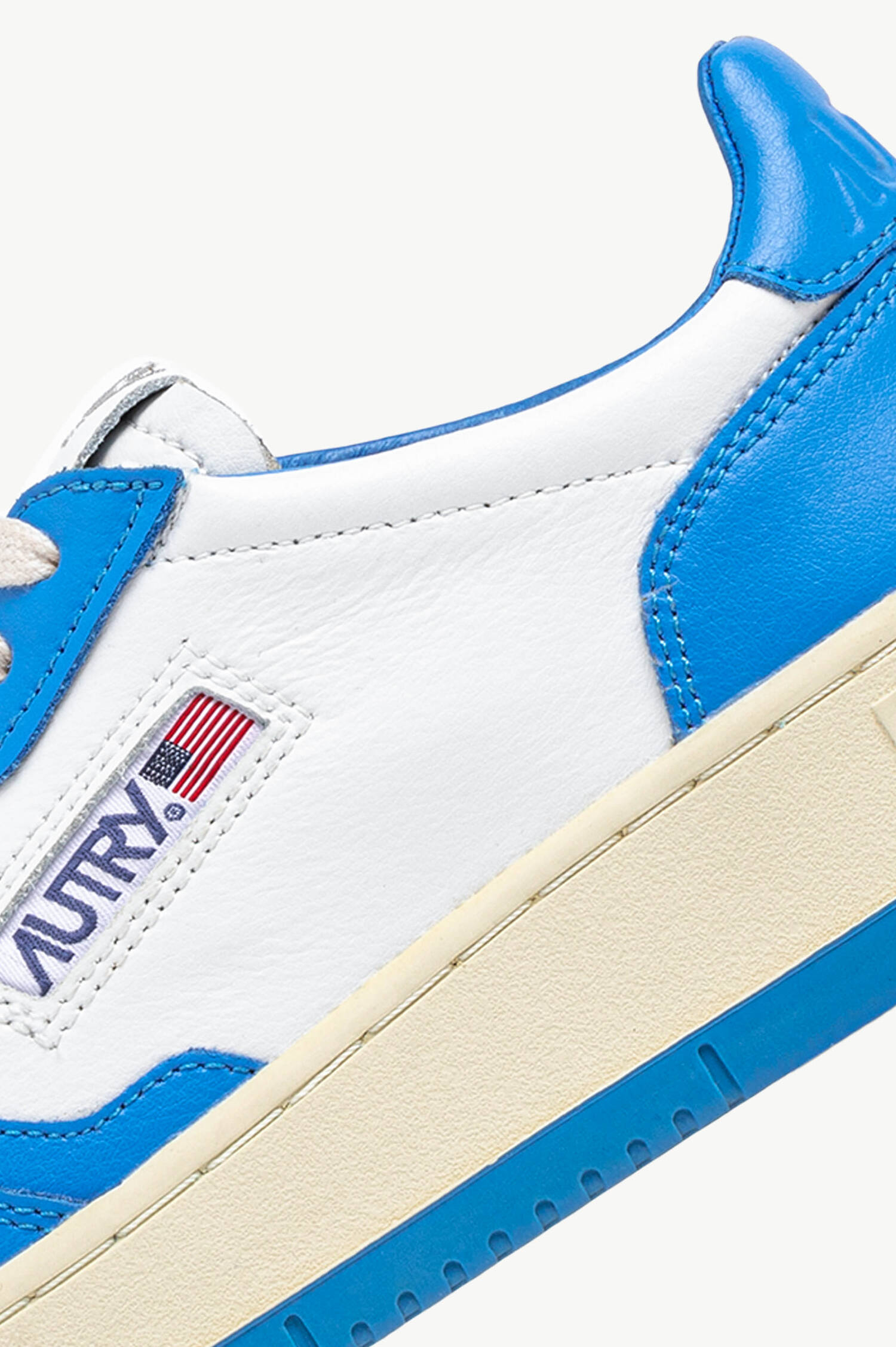 Sneaker MEDALIST LOW CLASSIC in Kobaltblau/Weiß