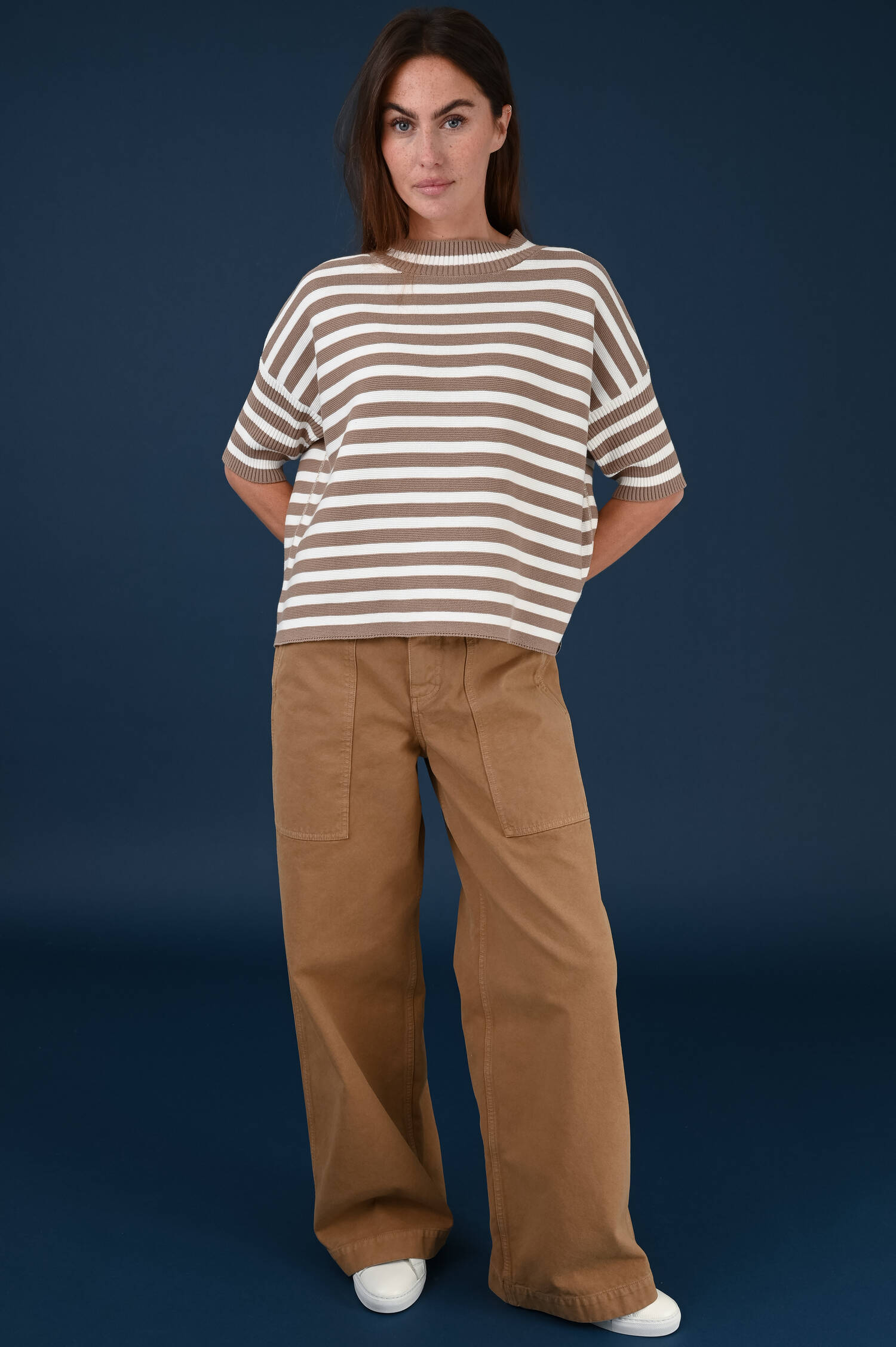 Kurzarm Pullover in Terrabraun/Weiß gestreift