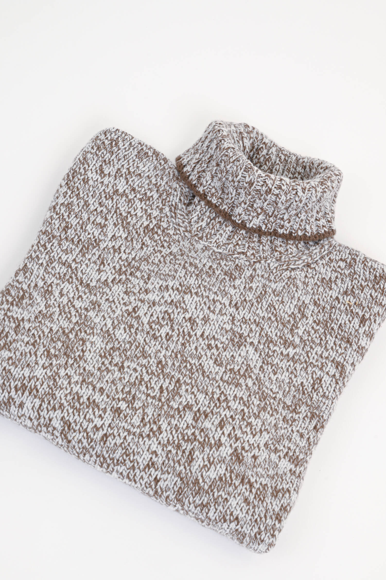 Rollkragen-Pullover in Braun/Weiß