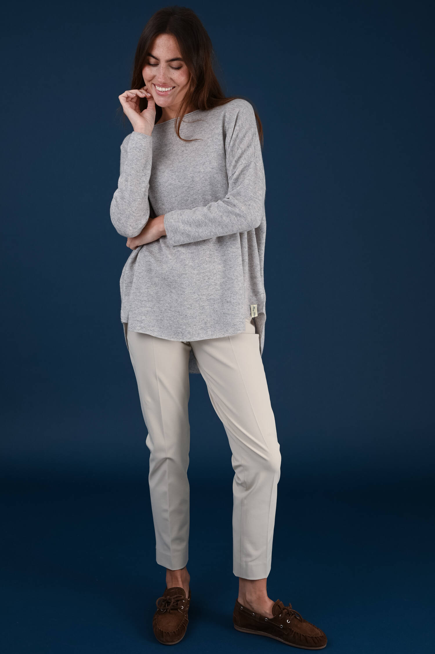 Cashmere Pullover mit U-Boot Ausschnitt in grau Cashmere Pullover mit U-Boot Ausschnitt in grau