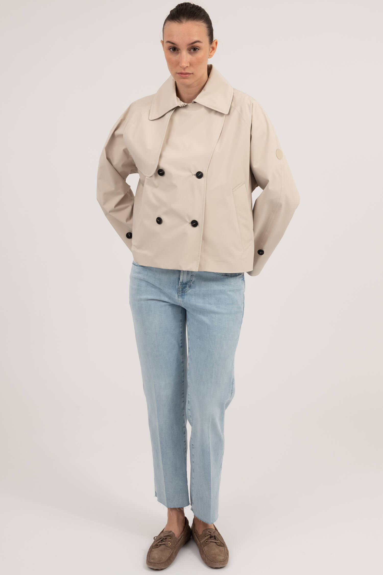 Kurze Trenchcoat-Jacke GARBO in Sand Kurze Trenchcoat-Jacke GARBO in Sand