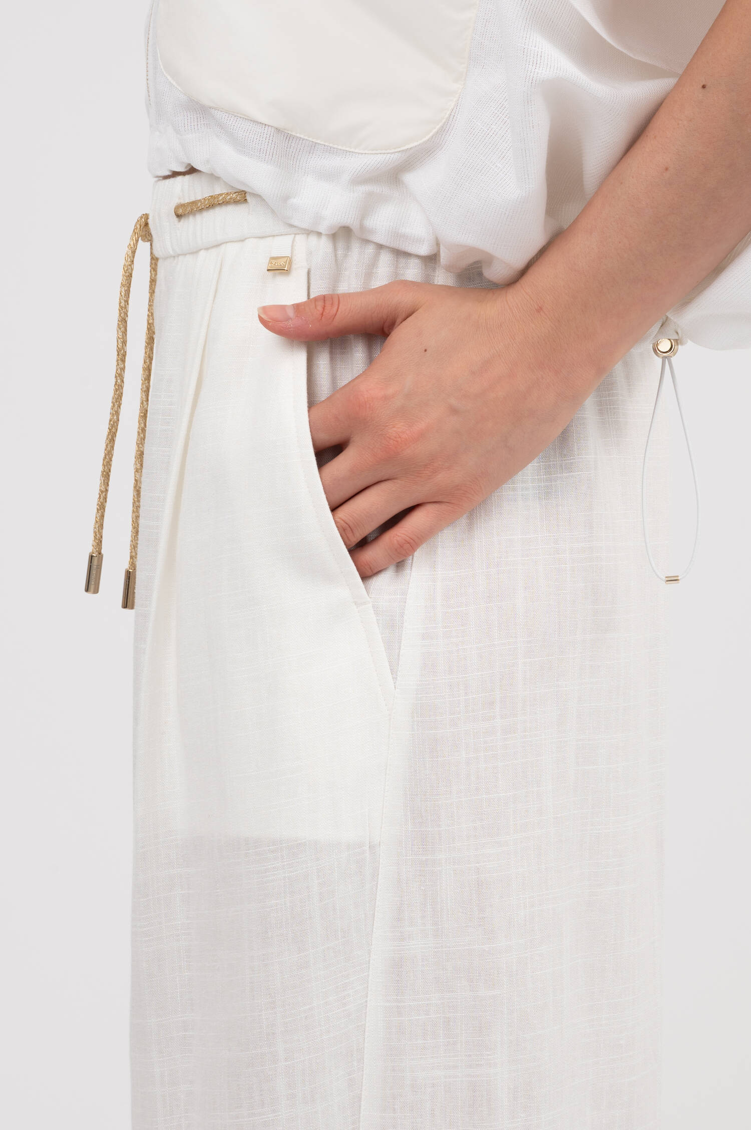 Bundfaltenschlupfhose aus Viskosemix in Weiß