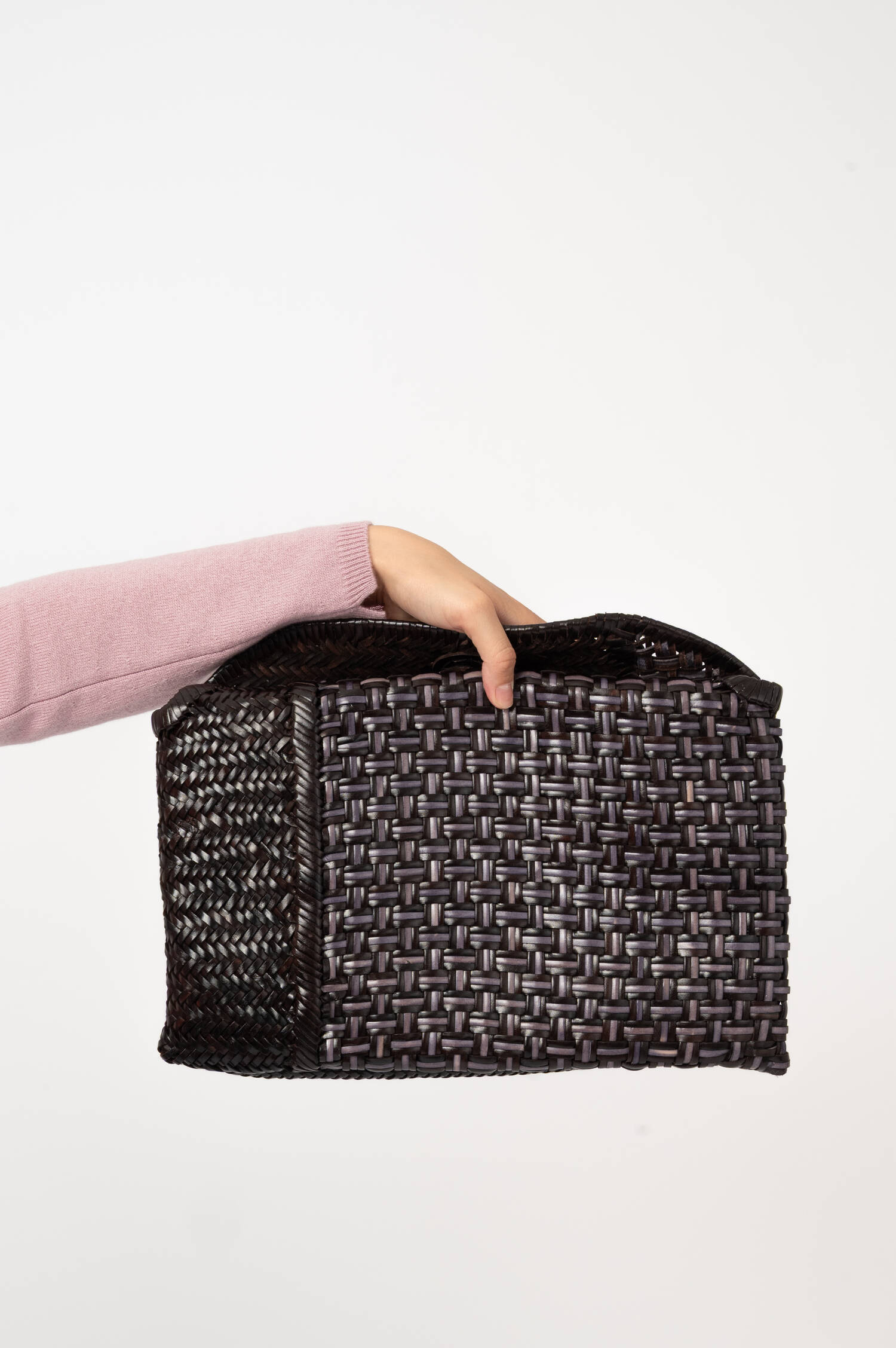 Geflochtene Leder-Clutch in Dunkelbraun Geflochtene Leder-Clutch in Dunkelbraun