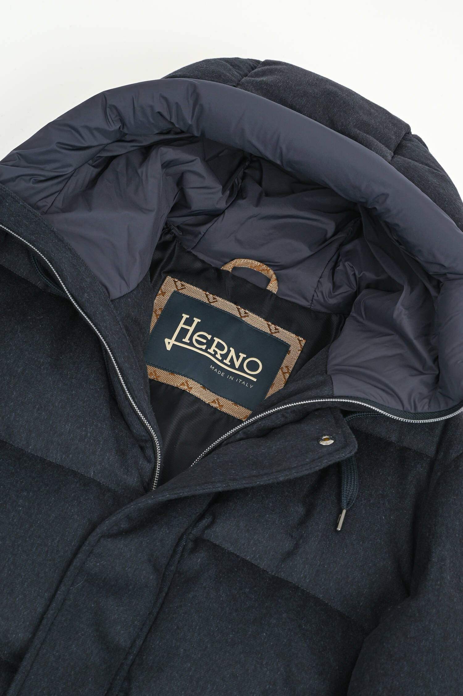 Steppjacke aus Seide-Cashmere-Mix in Navy Steppjacke aus Seide-Cashmere-Mix in Navy