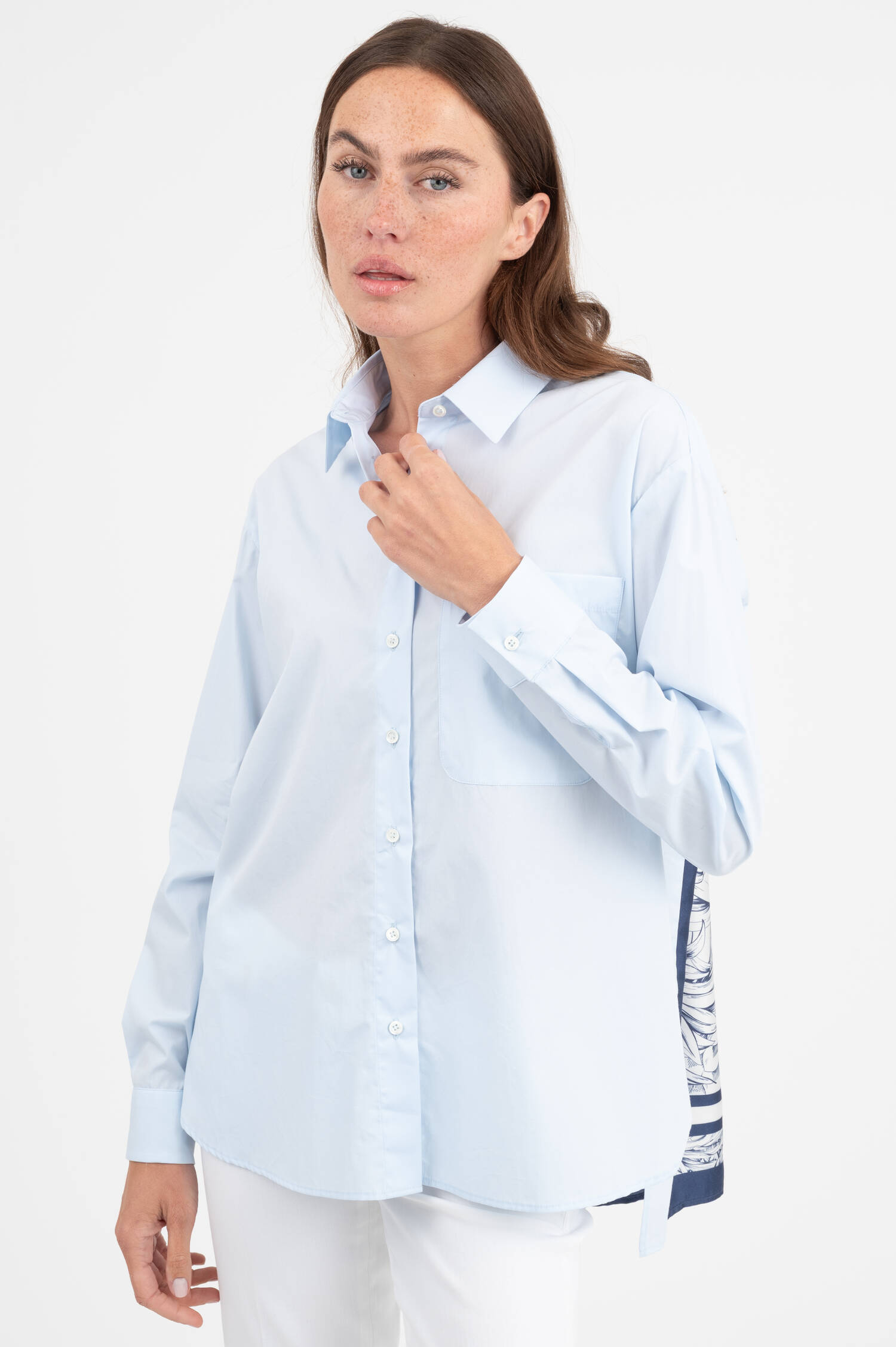 Bluse SOPHIE mit Rückenprint in Hellblau