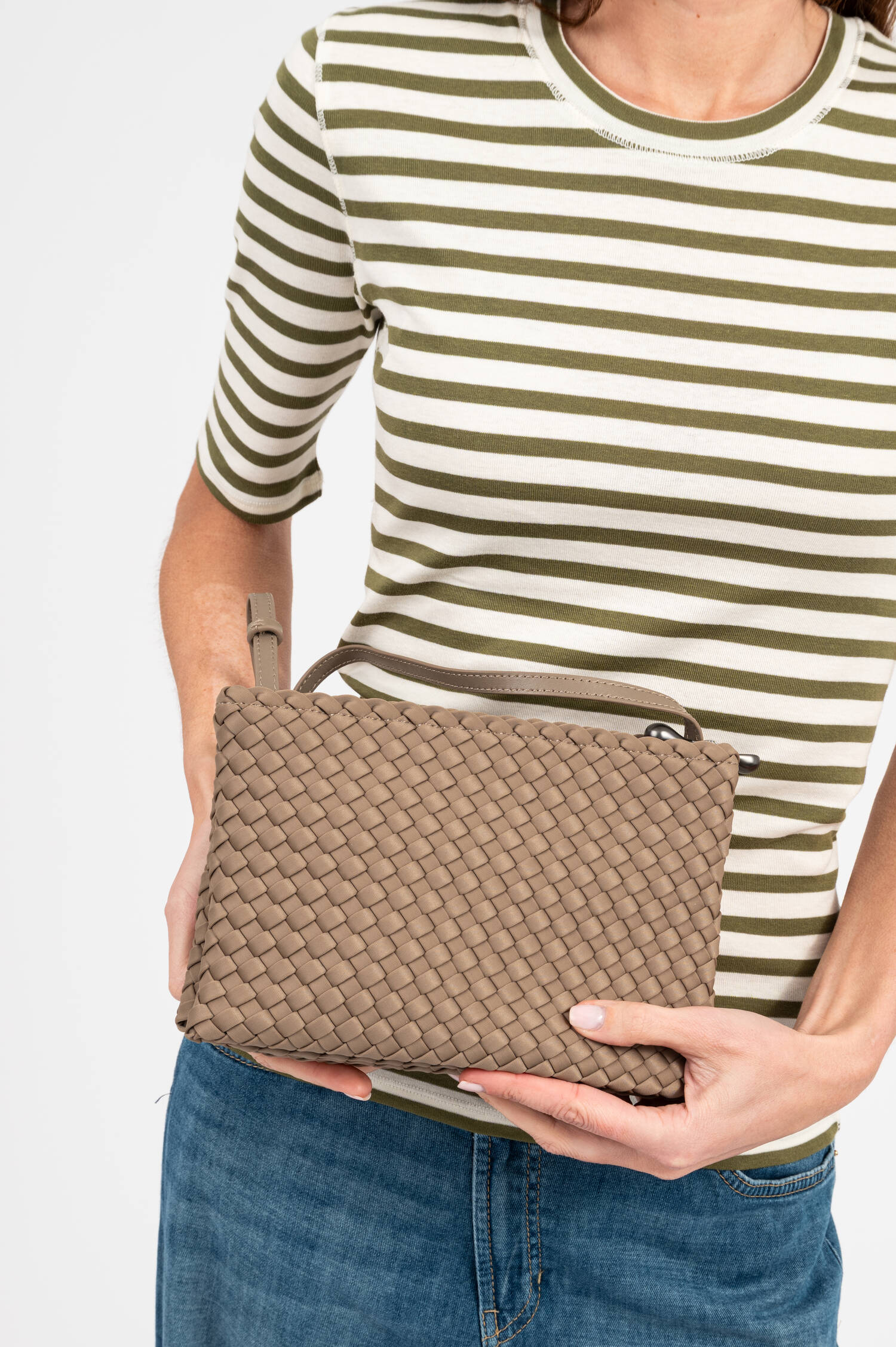 Umhängetasche SOHO MEDIUM ENVELOPE in Taupe