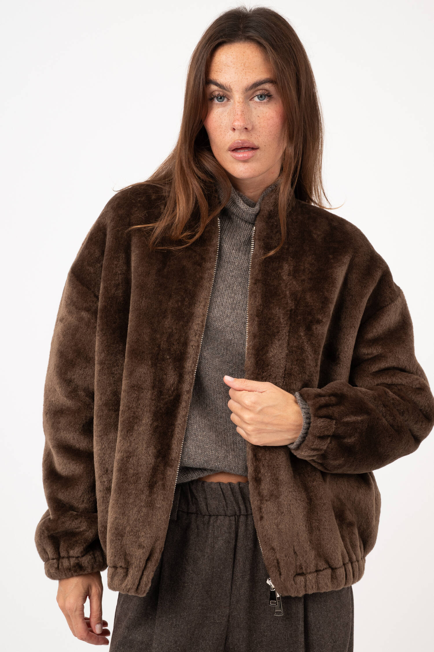 Faux-Fur-Bomberjacke SHAO in Braun Faux-Fur-Bomberjacke SHAO in Braun