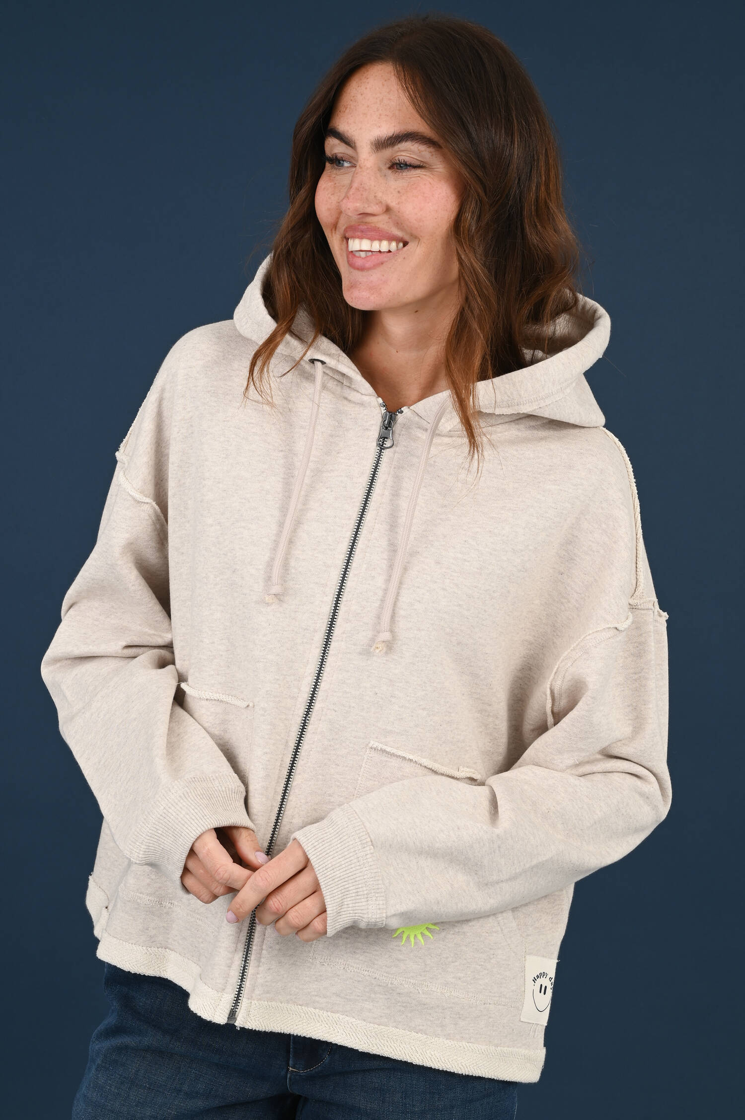 Kapuzensweater Good Mood Club in Light Beige Kapuzensweater Good Mood Club in Light Beige