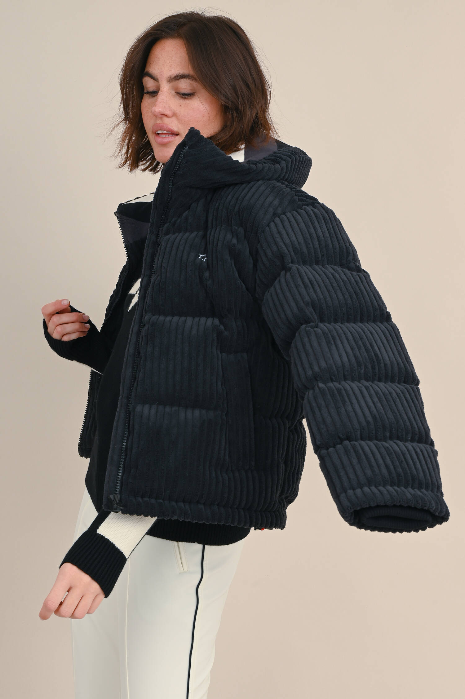 Cord-Daunenjacke JUMBO in Schwarz Cord-Daunenjacke JUMBO in Schwarz