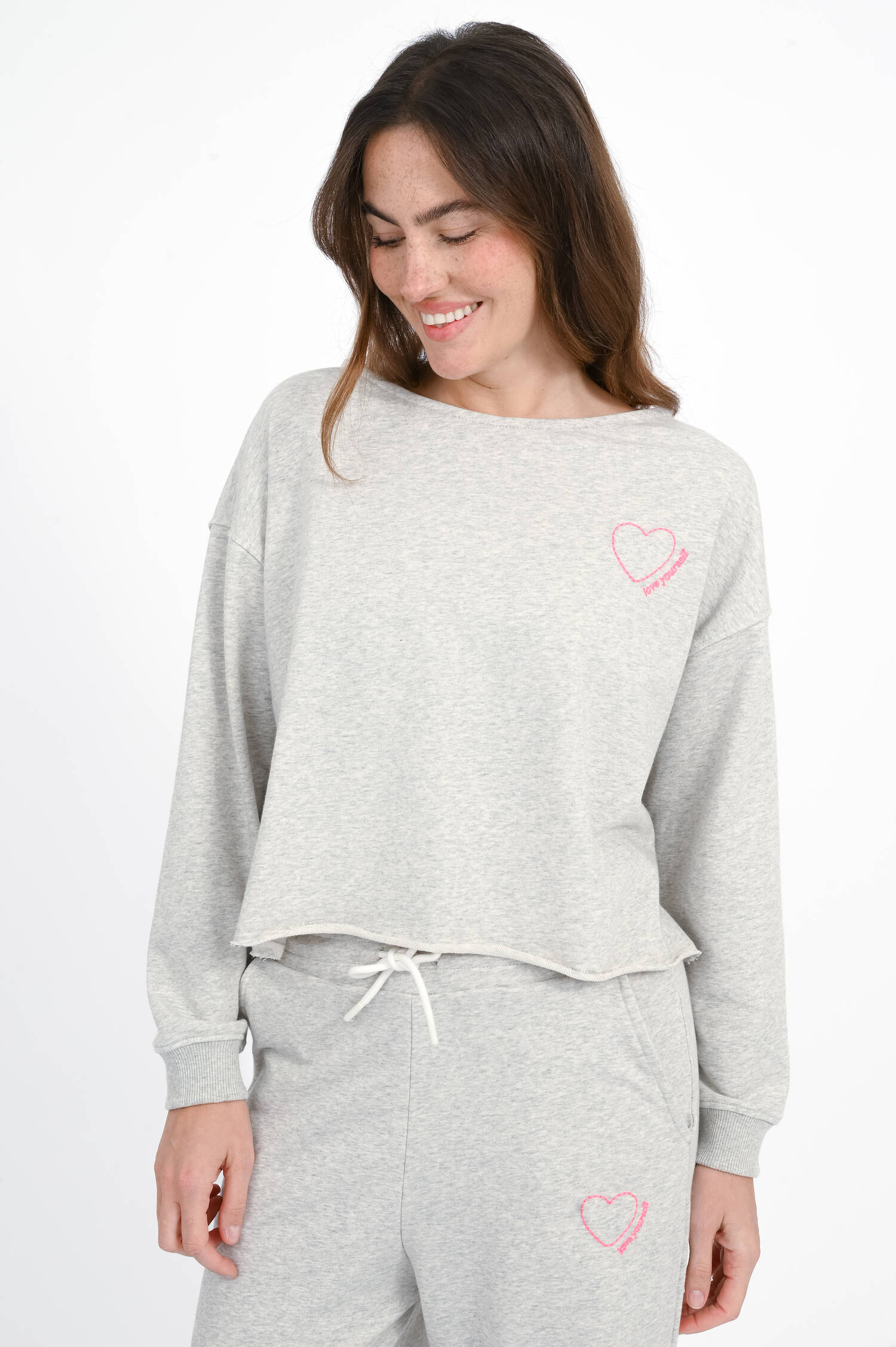 Sweater mit Herz-Stickerei in Grau meliert