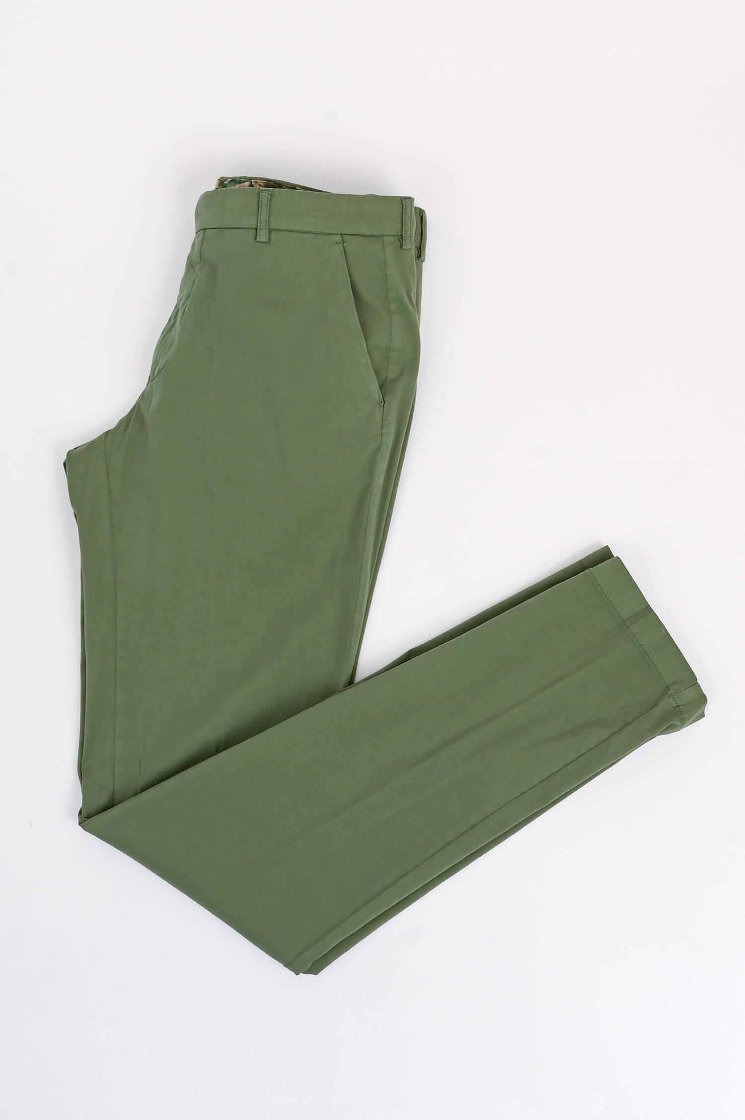 Hose aus Baumwolle und Seide in dunklem Salbei Hose aus Baumwolle und Seide in dunklem Salbei