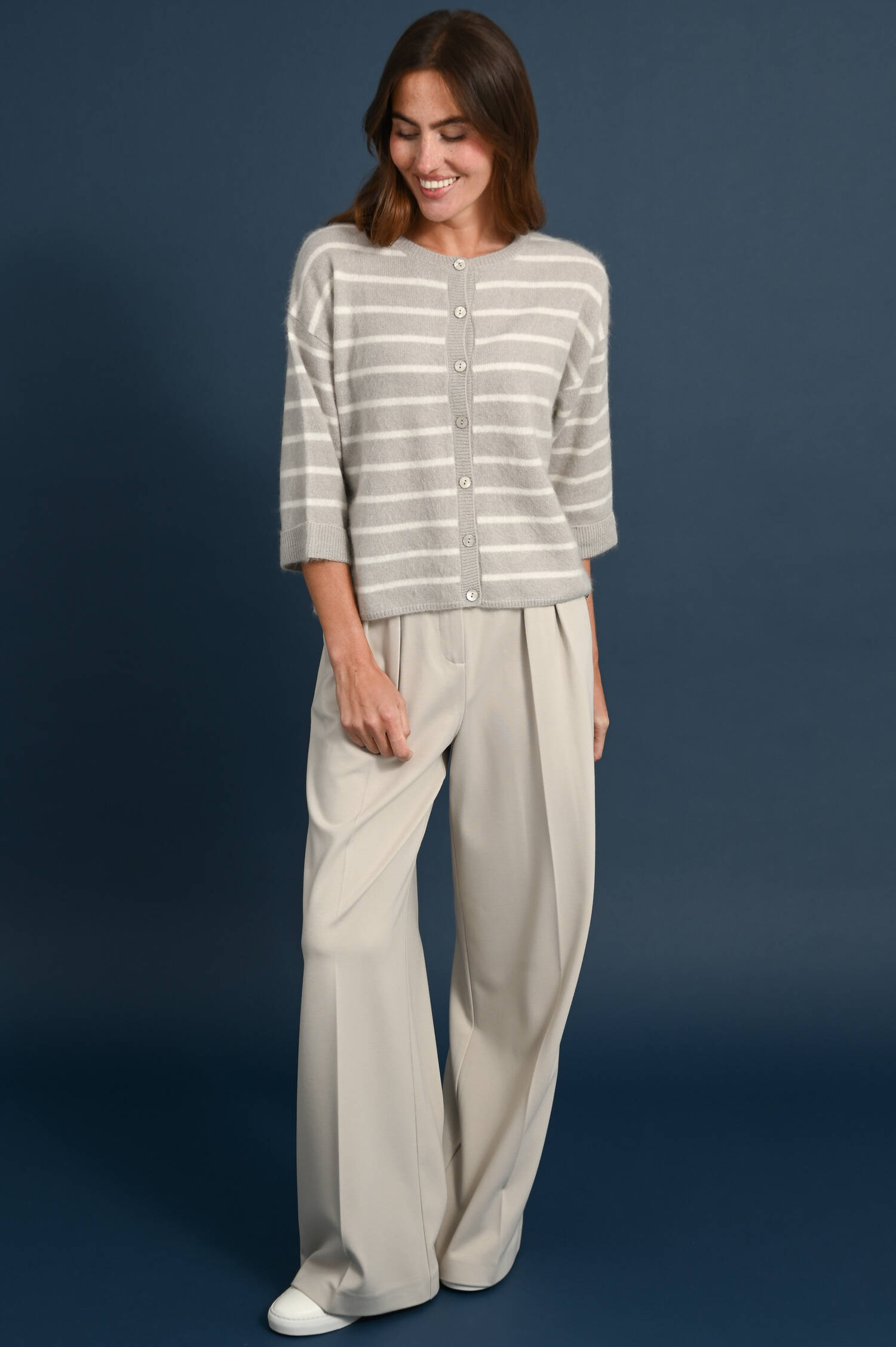 Gestreifte Cashmere Strickweste in Grau