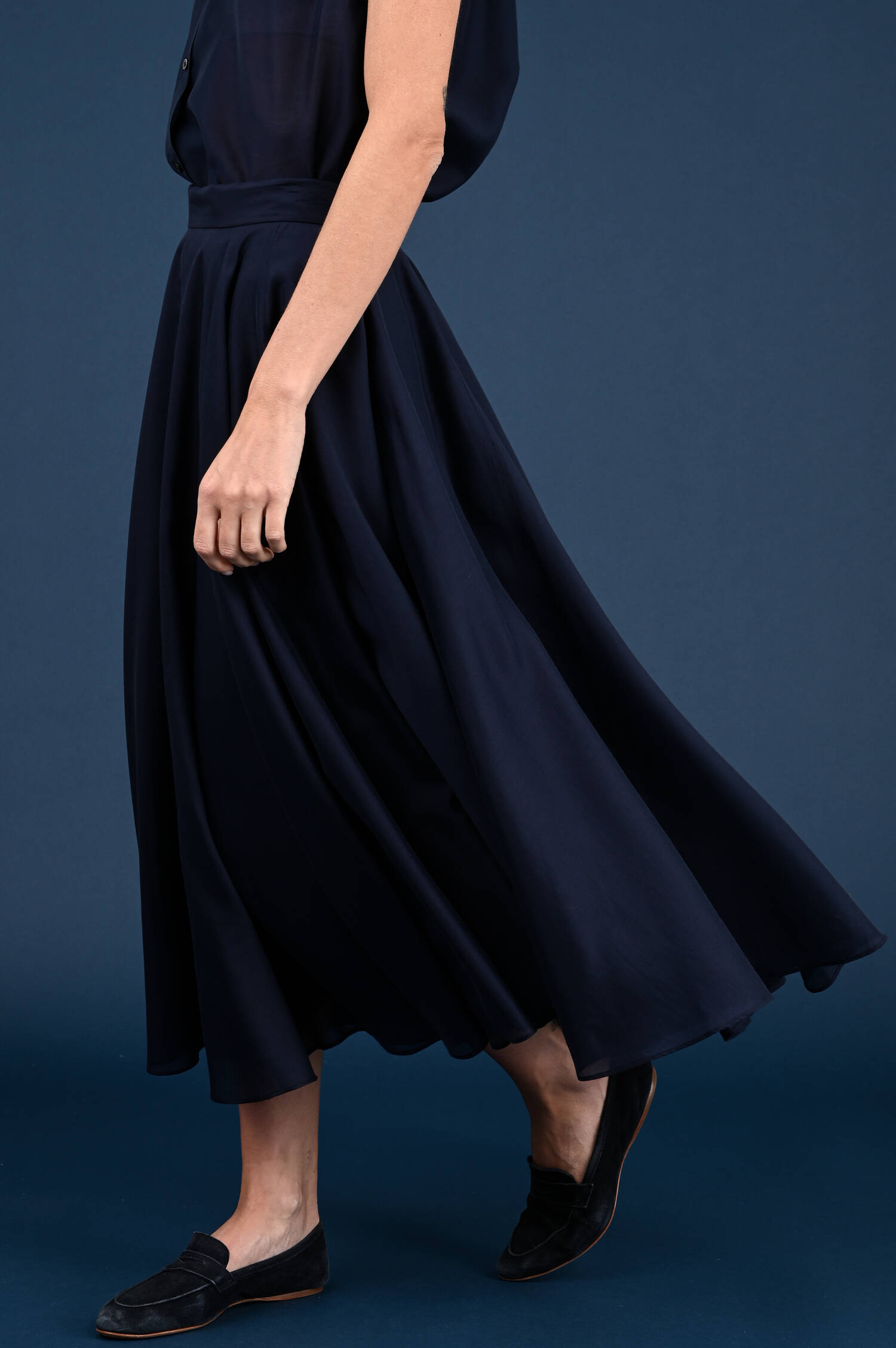 Satinrock in Navyblau