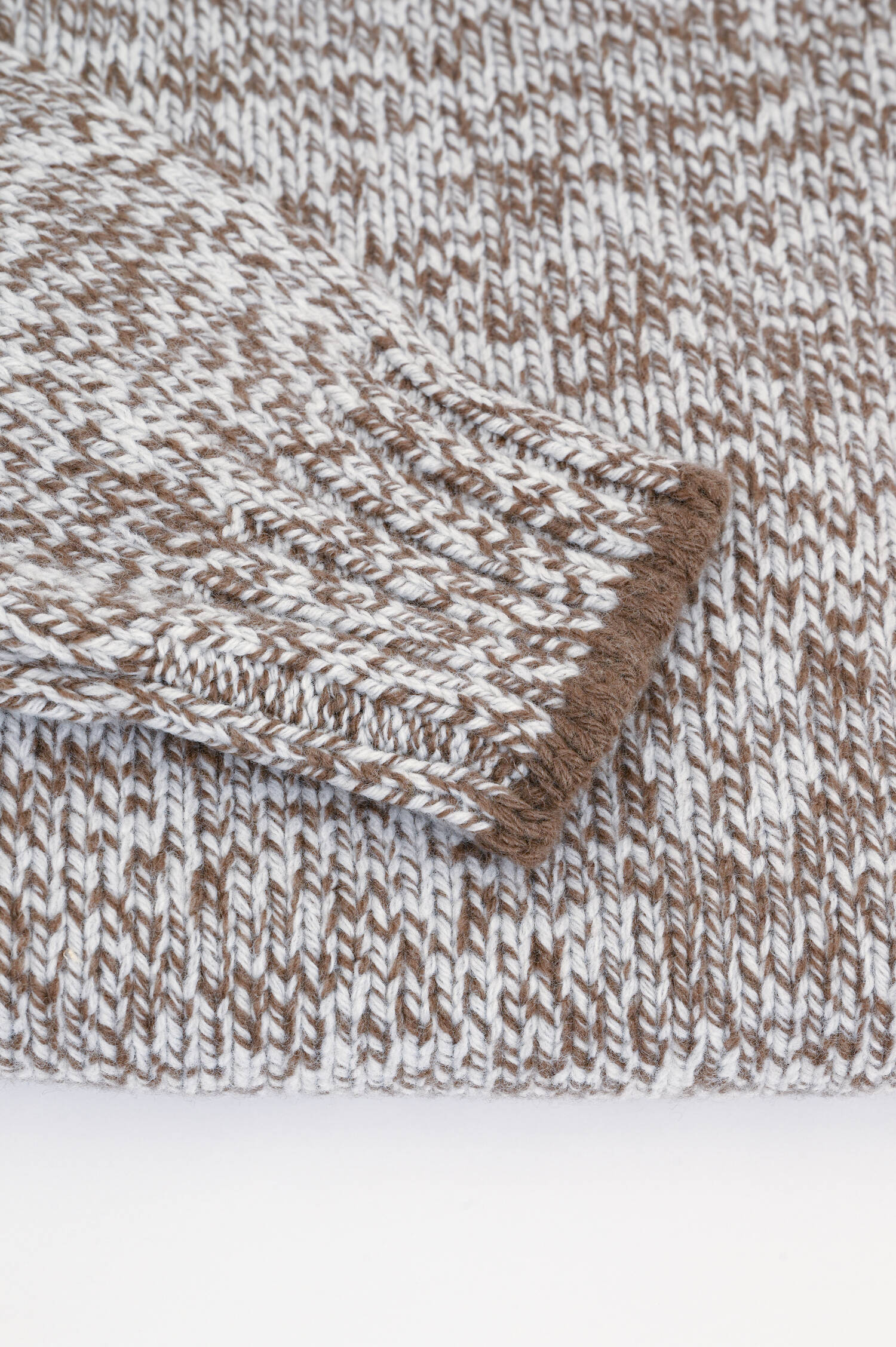 Rollkragen-Pullover in Braun/Weiß