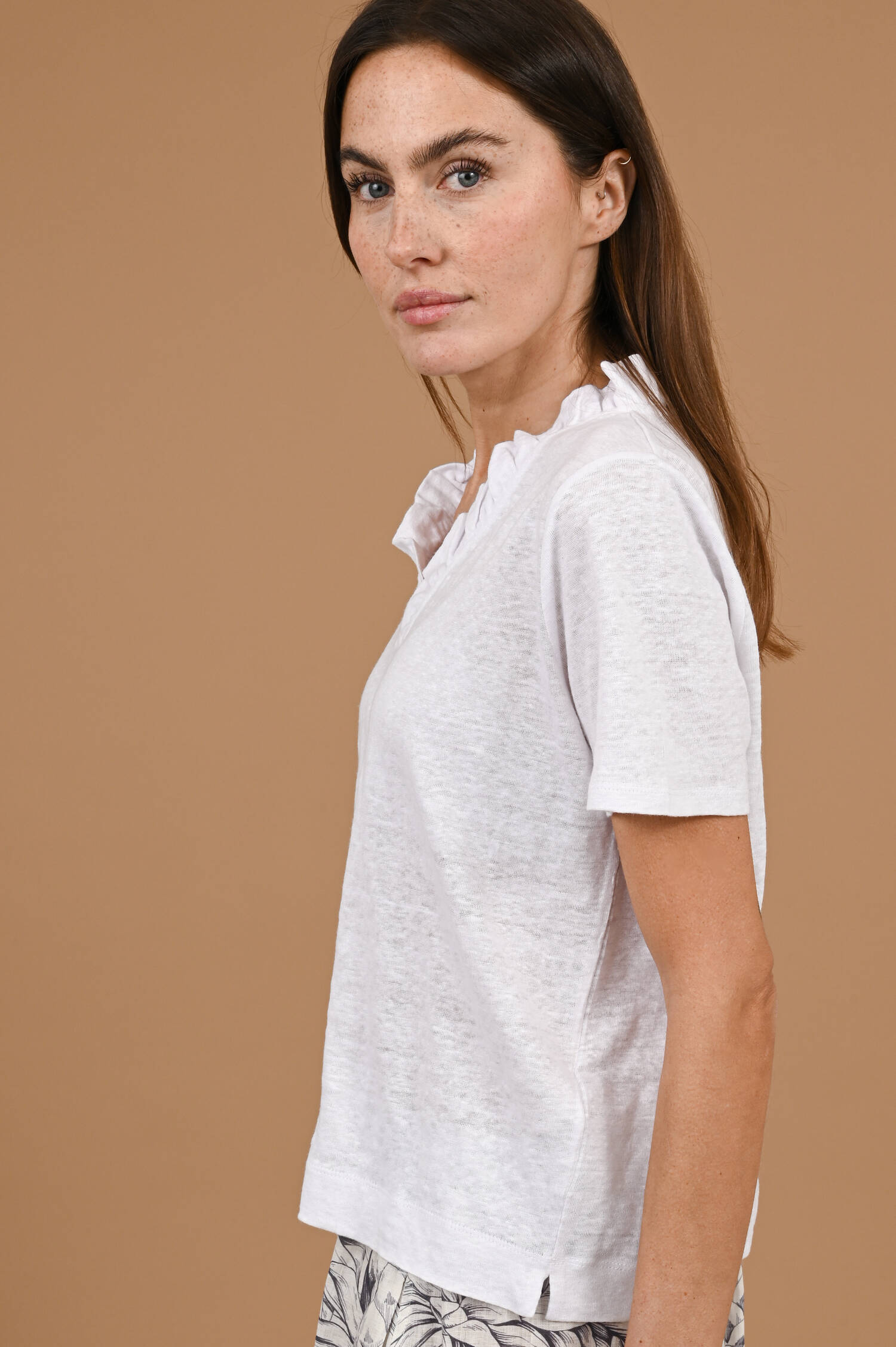 Leinenshirt mit Rüschen in Weiß