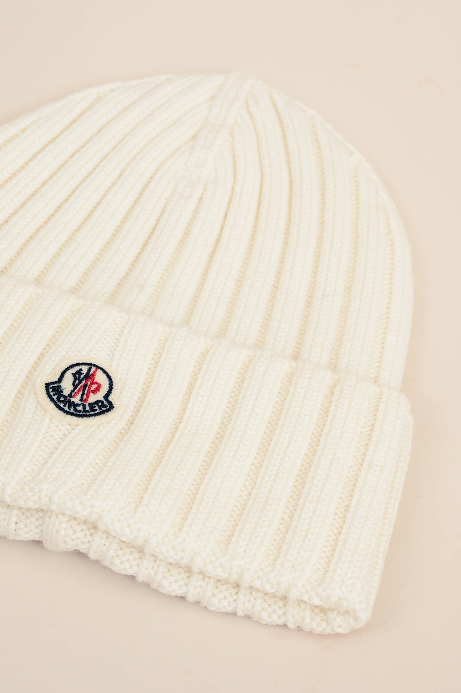 Mütze mit Logo-Patch in Naturweiß