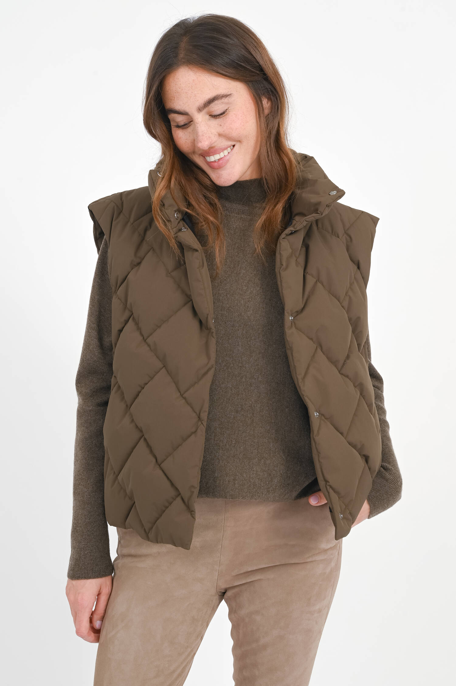 Daunenjacke mit abnehmbaren Armen in Schlamm Daunenjacke mit abnehmbaren Armen in Schlamm