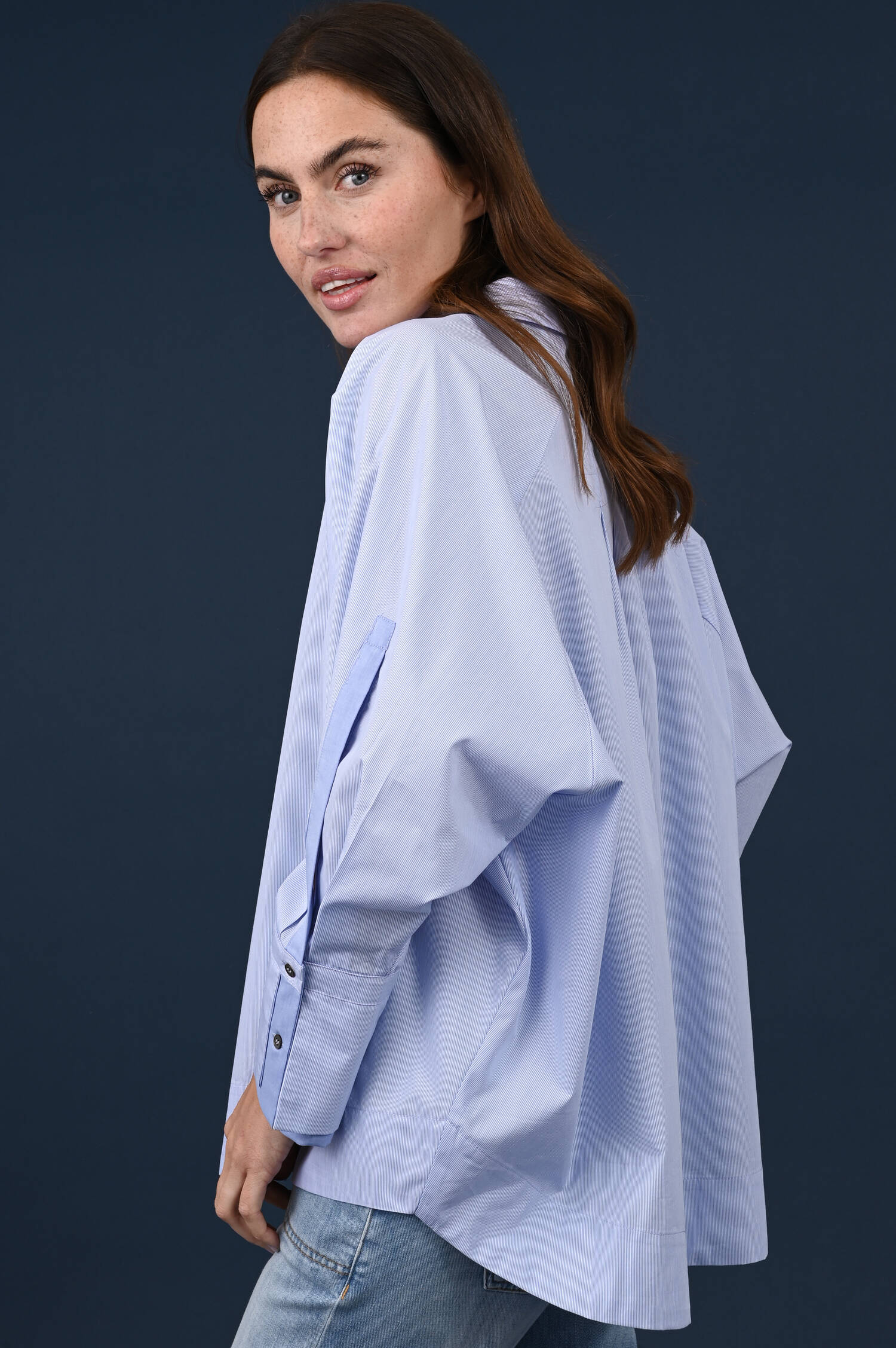 Bluse Mit Kellerfalten in Blau/Weiß gestreift
