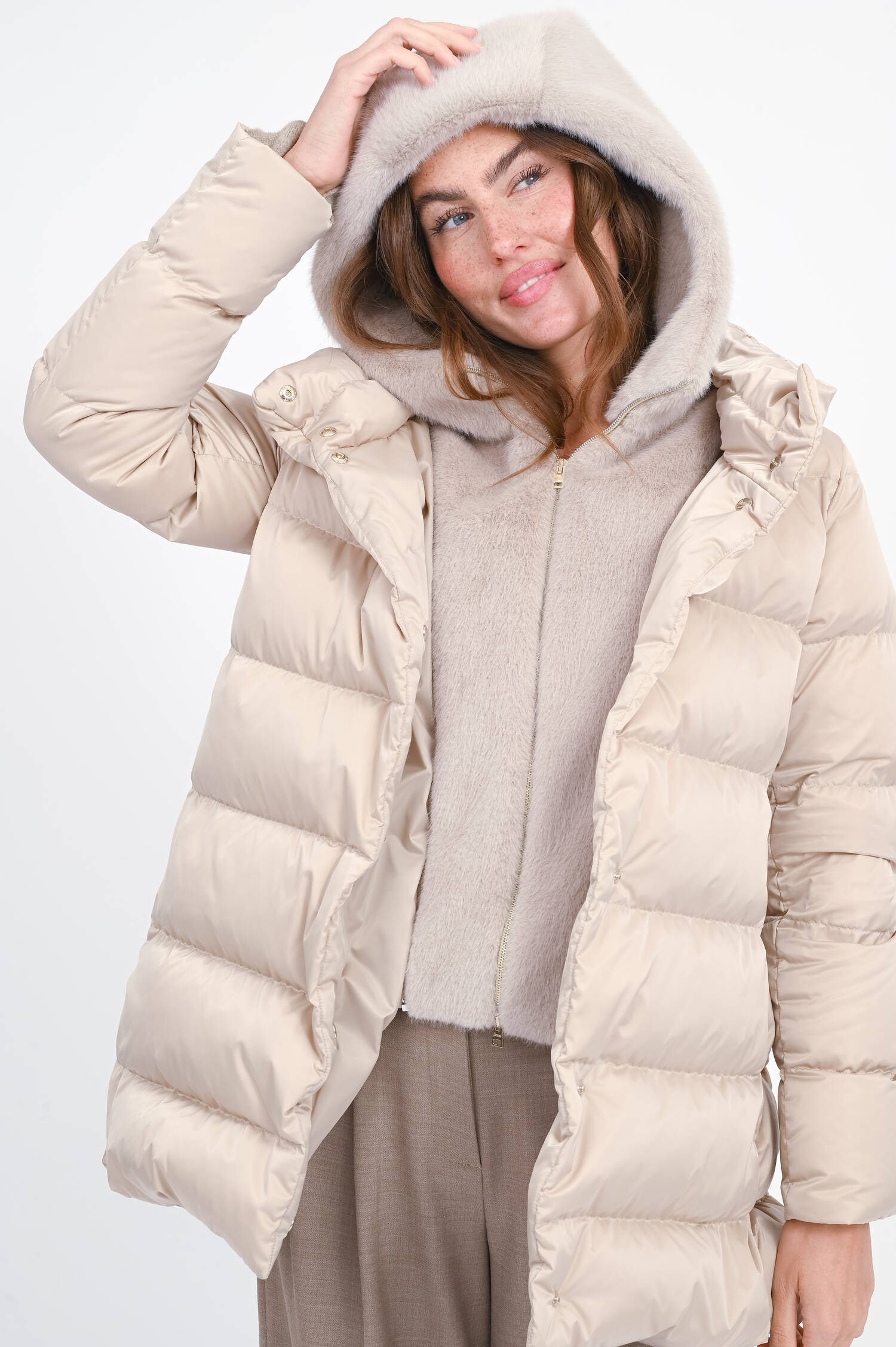 Hybrid Jacke mit Kapuze in Chantilly Hybrid Jacke mit Kapuze in Chantilly