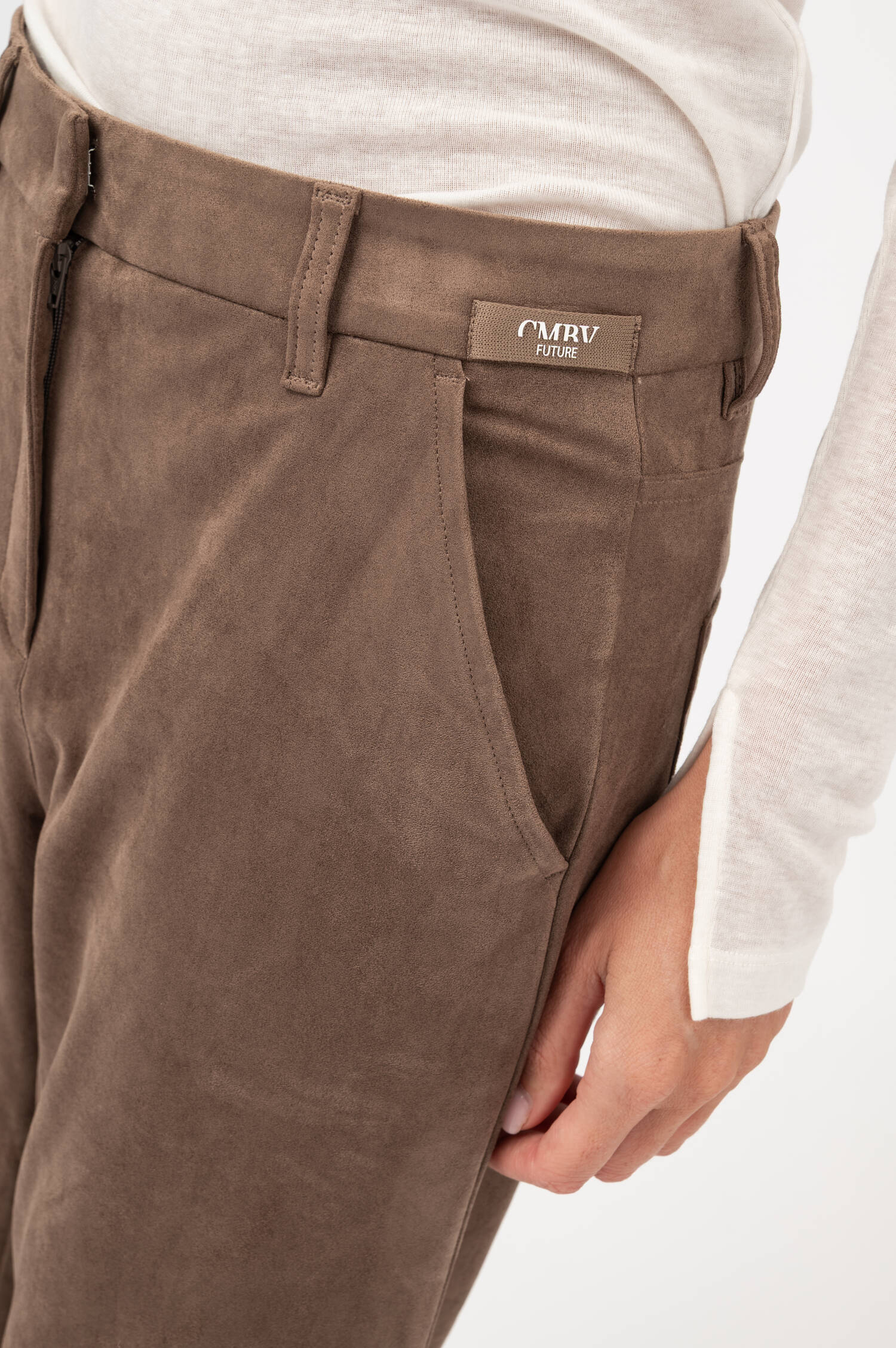 Vegane-Velourslederhose ODELIA in Braun Vegane-Velourslederhose ODELIA in Braun