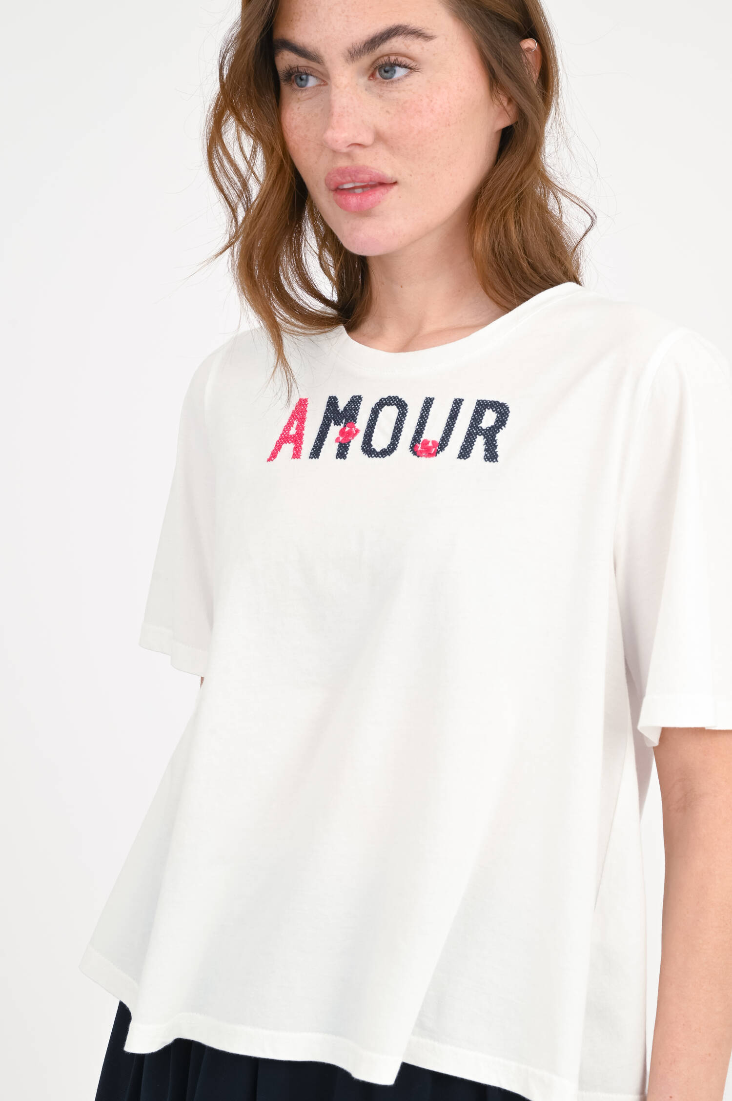 Baumwoll-Shirt mit AMOUR Stickerei in Weiß