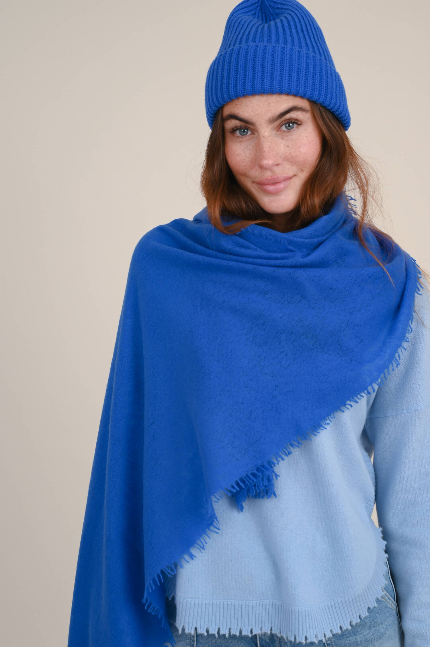 Midi-Mütze aus Cashmere in Kobaltblau