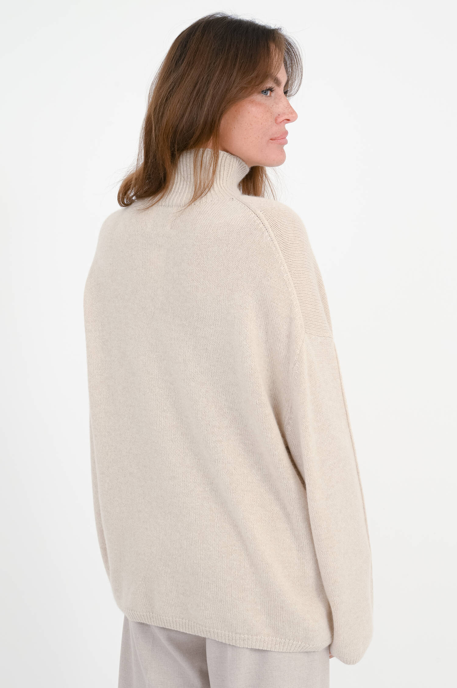 Turtle-Neck Cashmere-Pullover in Beige