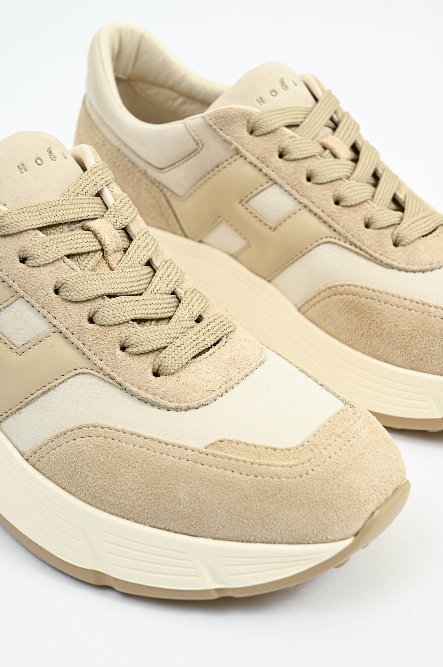 Sneaker ALLACCIATO in Beige/Creme