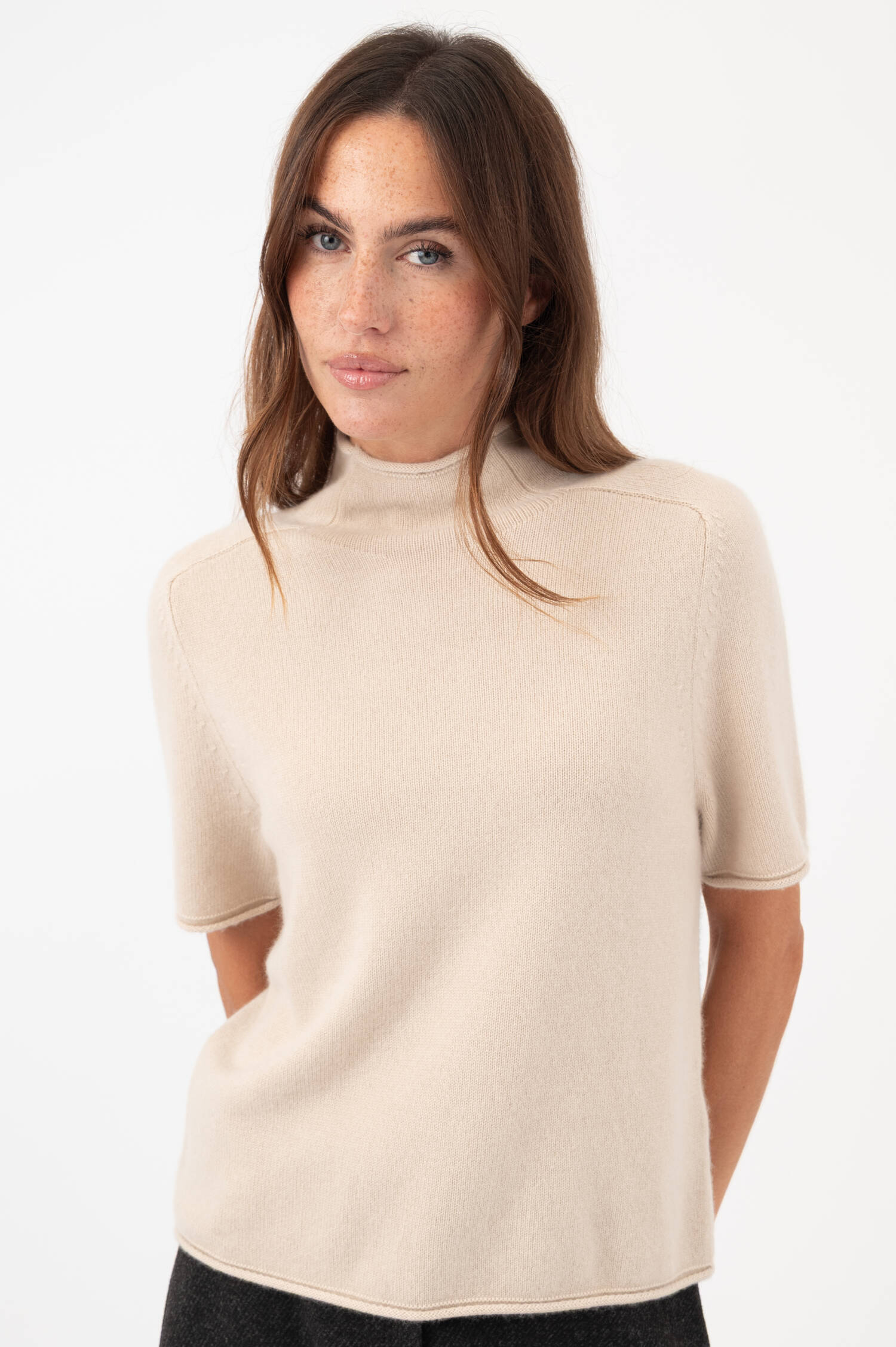 Cashmere-Pullover mit Stehkragen in Beige Cashmere-Pullover mit Stehkragen in Beige