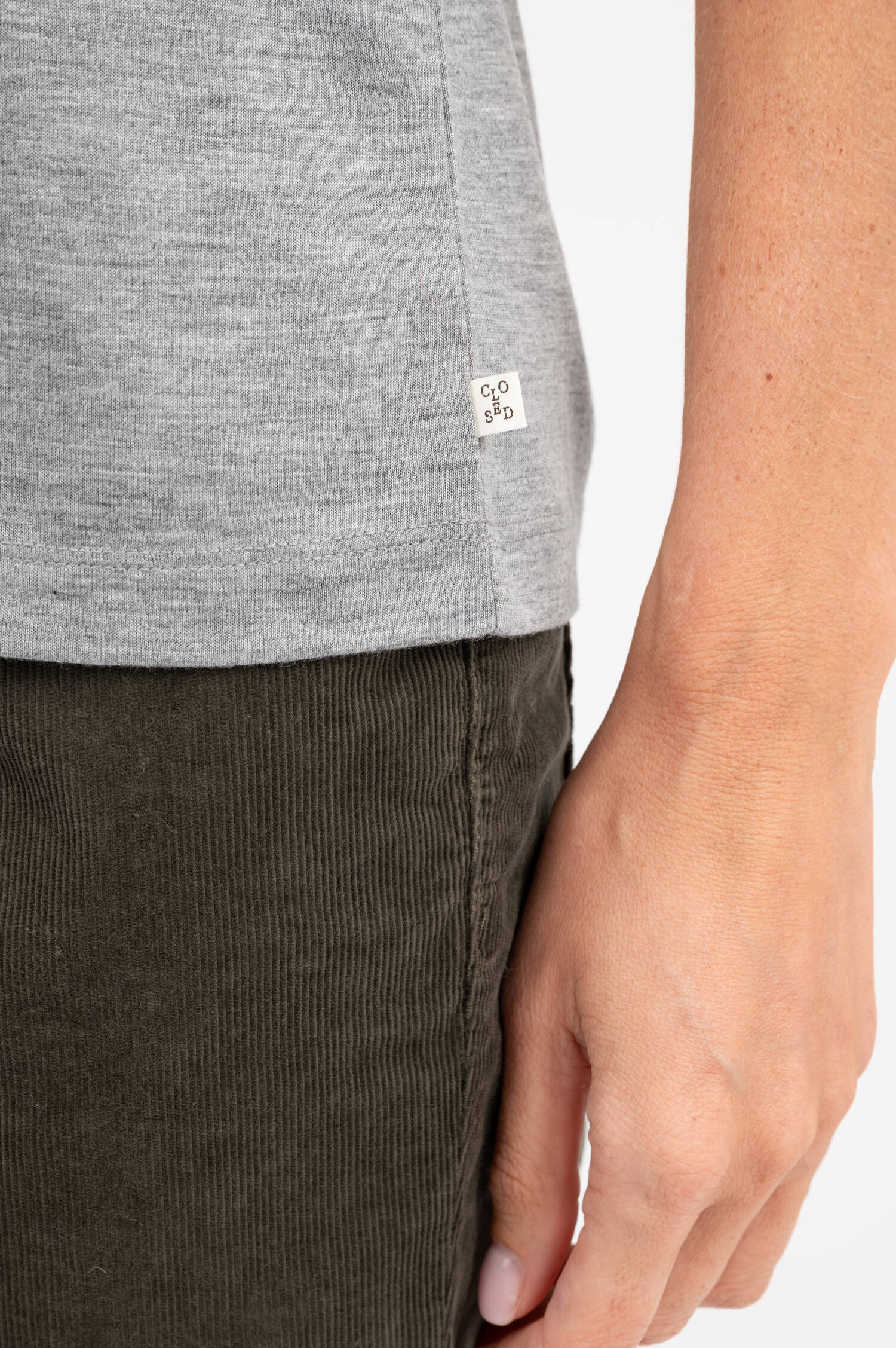 T-Shirt mit fixiertem Umschlag in Grau meliert
