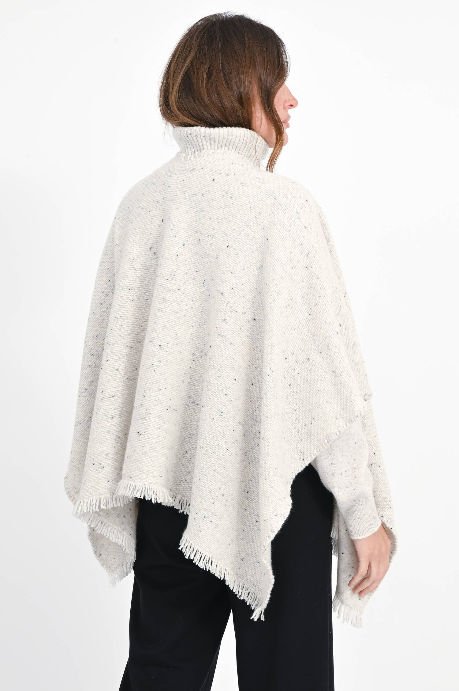 Cashmere Cape mit Fransen-Saum in Snow Cashmere Cape mit Fransen-Saum in Snow