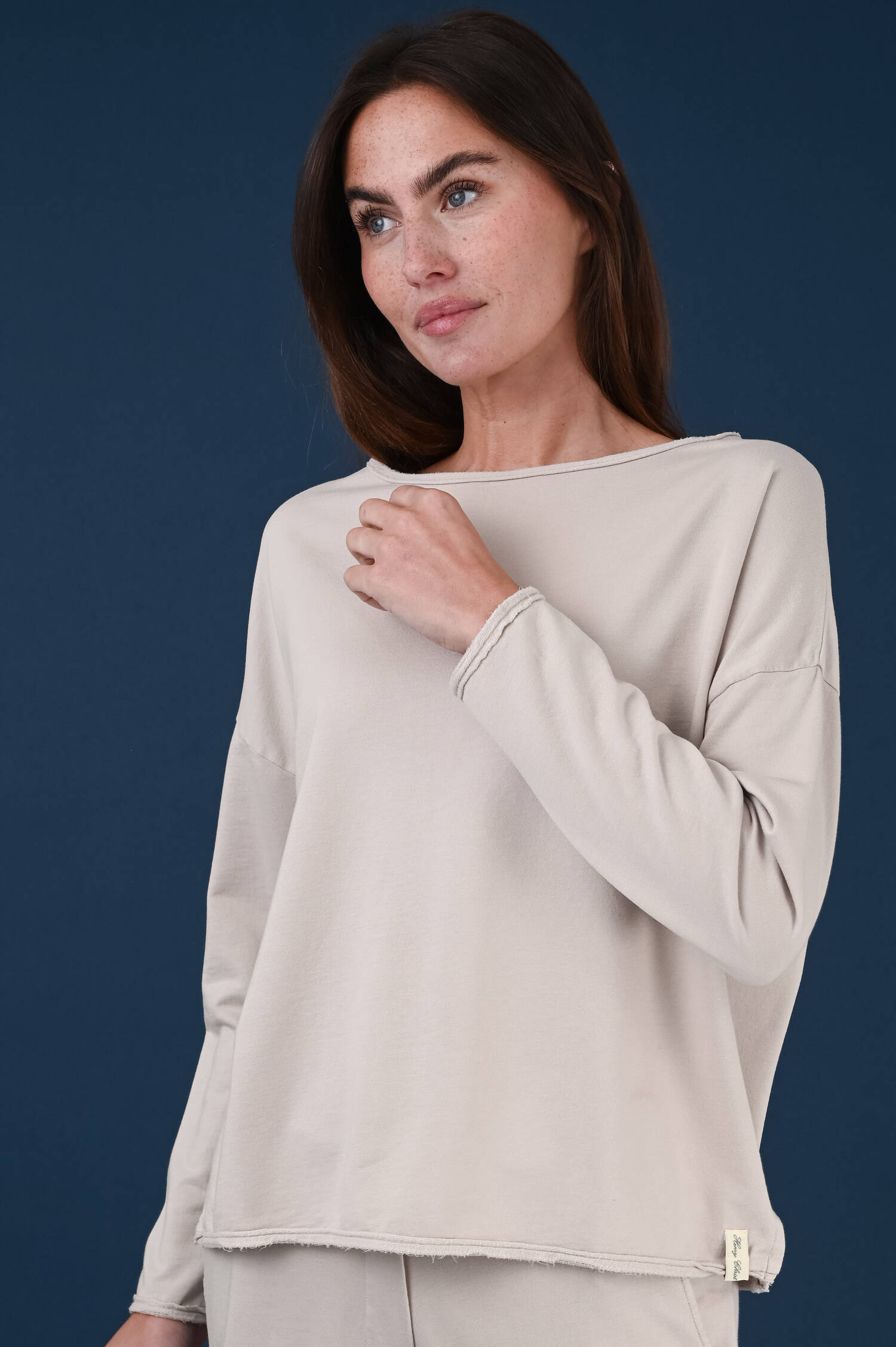 Sweater mit U-Boot Ausschnitt in Taupe