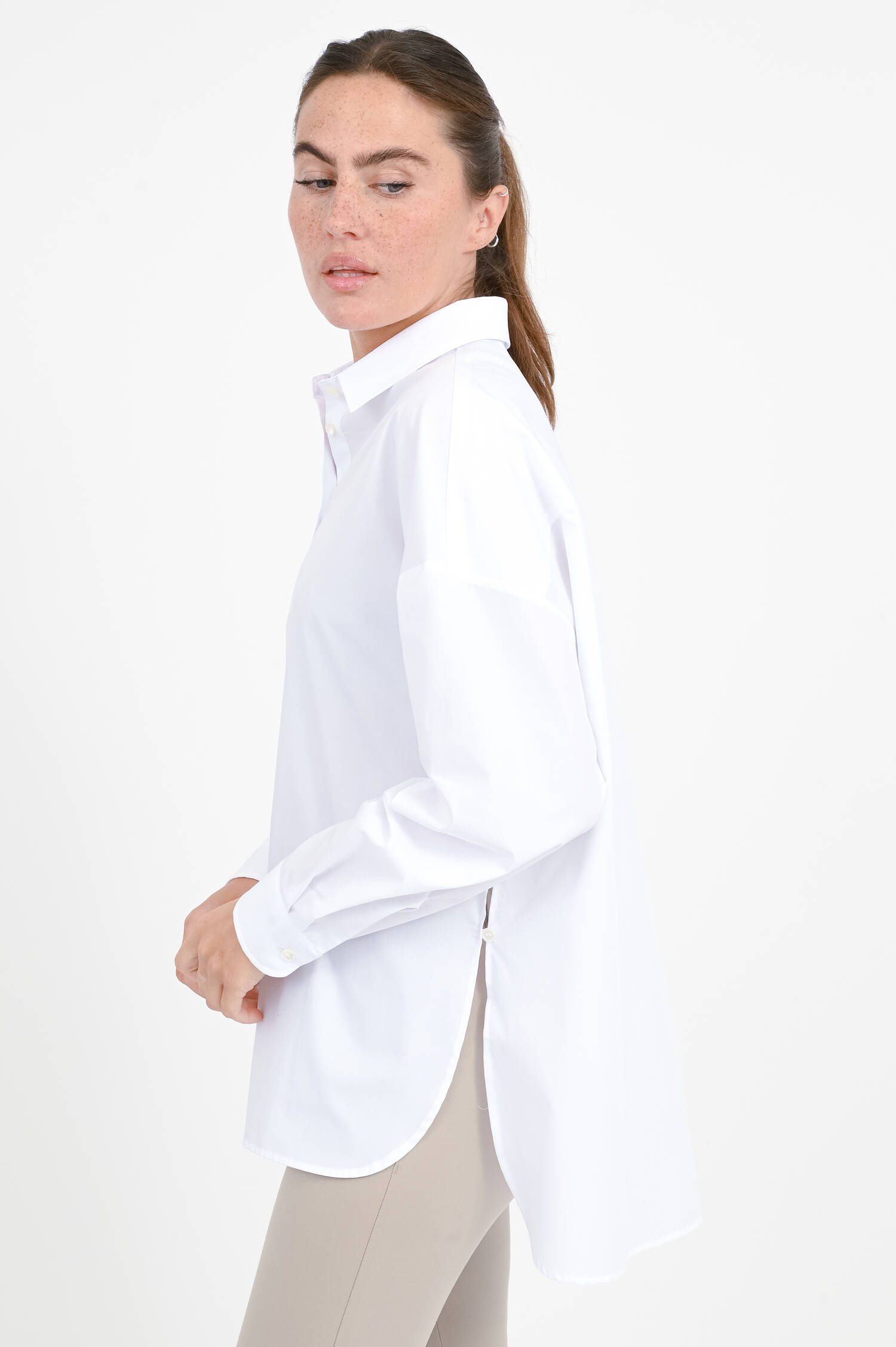 Baumwoll-Bluse mit Seitenschlitzen in Weiß Baumwoll-Bluse mit Seitenschlitzen in Weiß