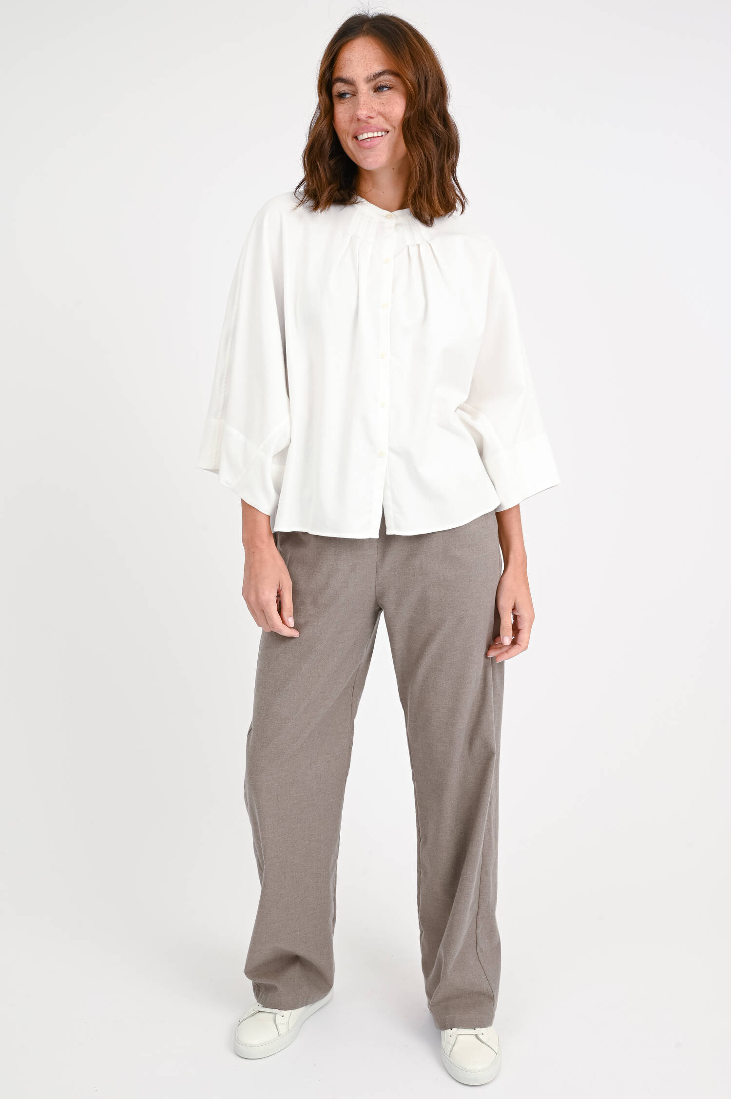 Bluse mit voluminösen Ärmeln in Natur