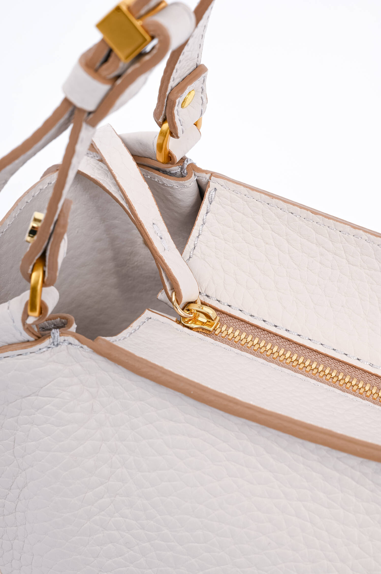 Tasche BLOOM mit genarbten Leder in Sabbia Tasche BLOOM mit genarbten Leder in Sabbia