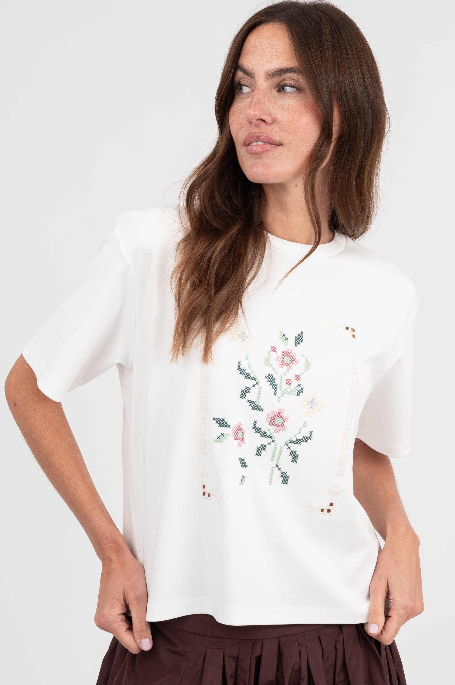T-Shirt mit Stick in Weiß T-Shirt mit Stick in Weiß