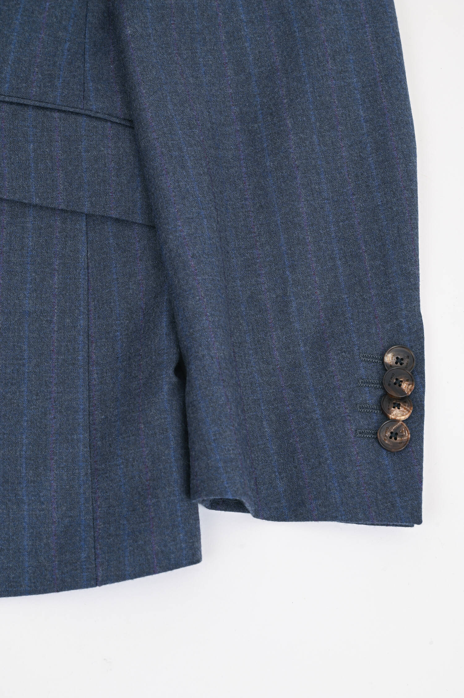 Anzug aus Wolle mit dezenten Streifen in Grau