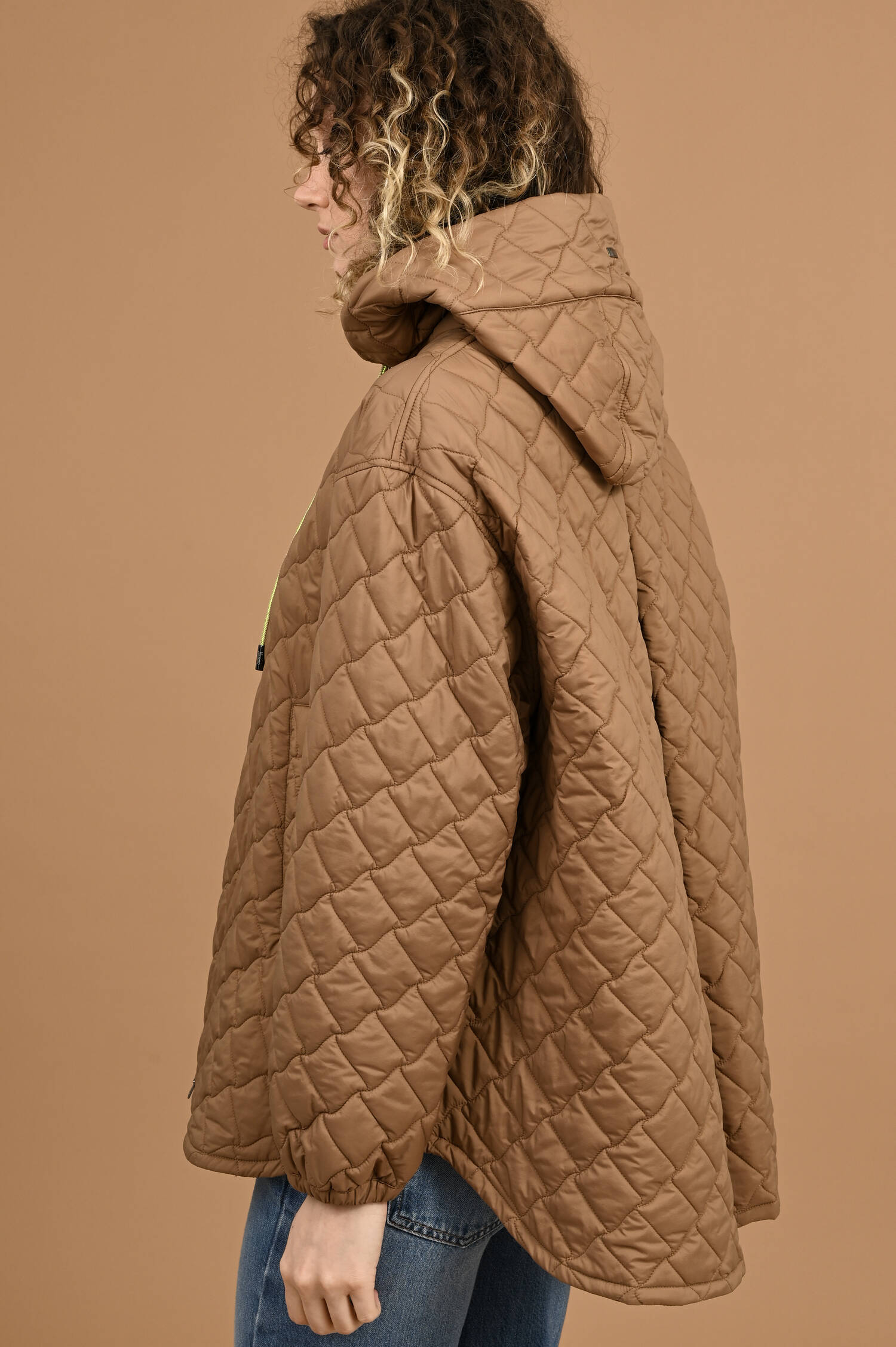 Steppjacke mit Kapuze in Camelbraun