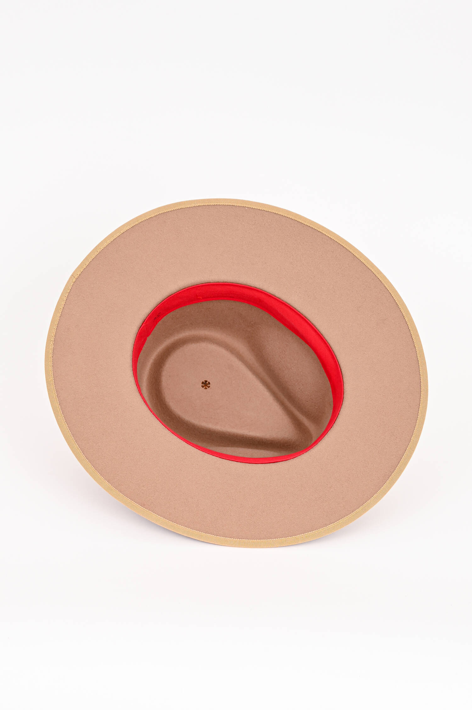 Hut WANDERLUST in Sand