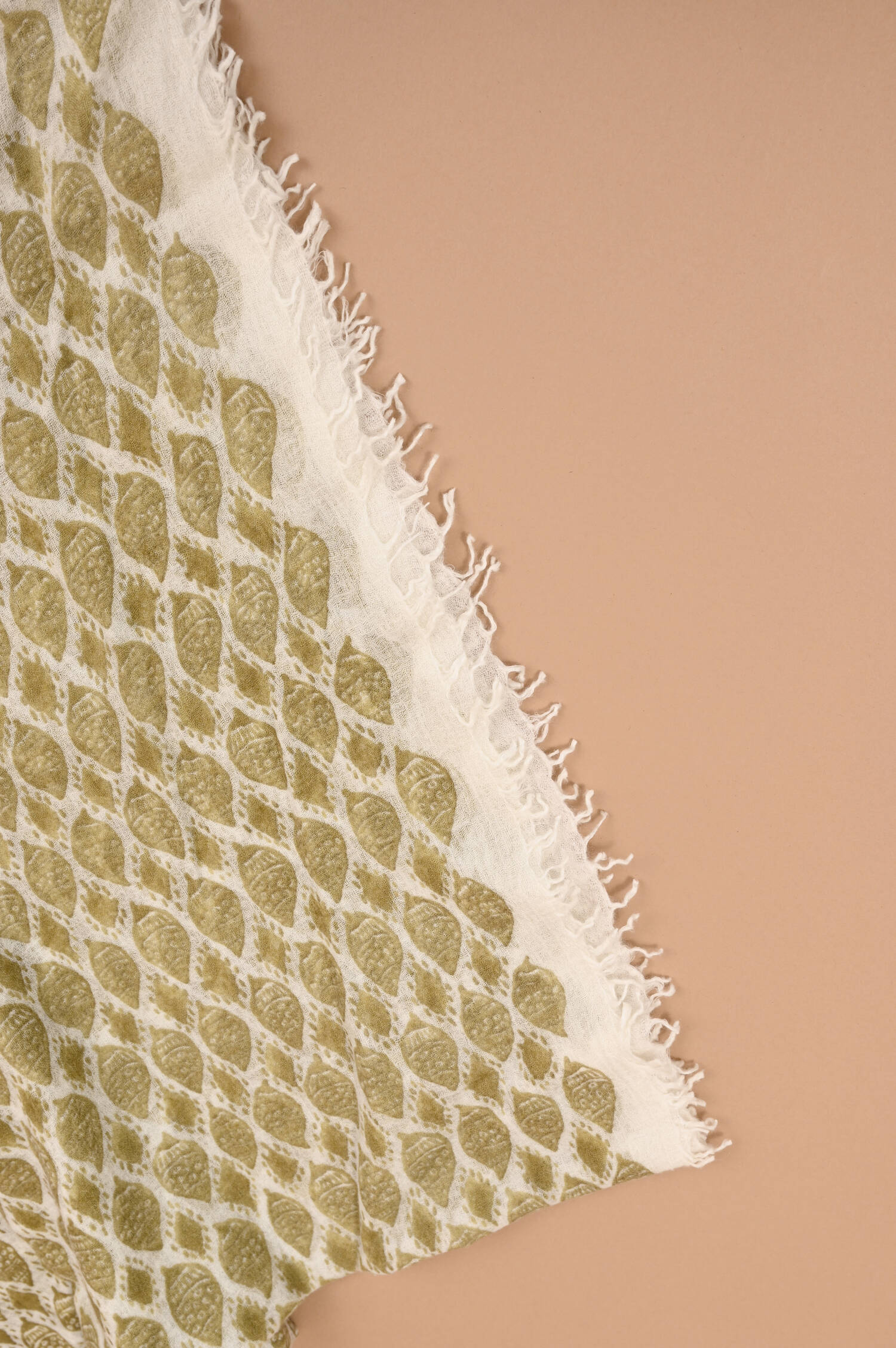 Cashmere-Schal ORLAIS in Olive gemustert Cashmere-Schal ORLAIS in Olive gemustert