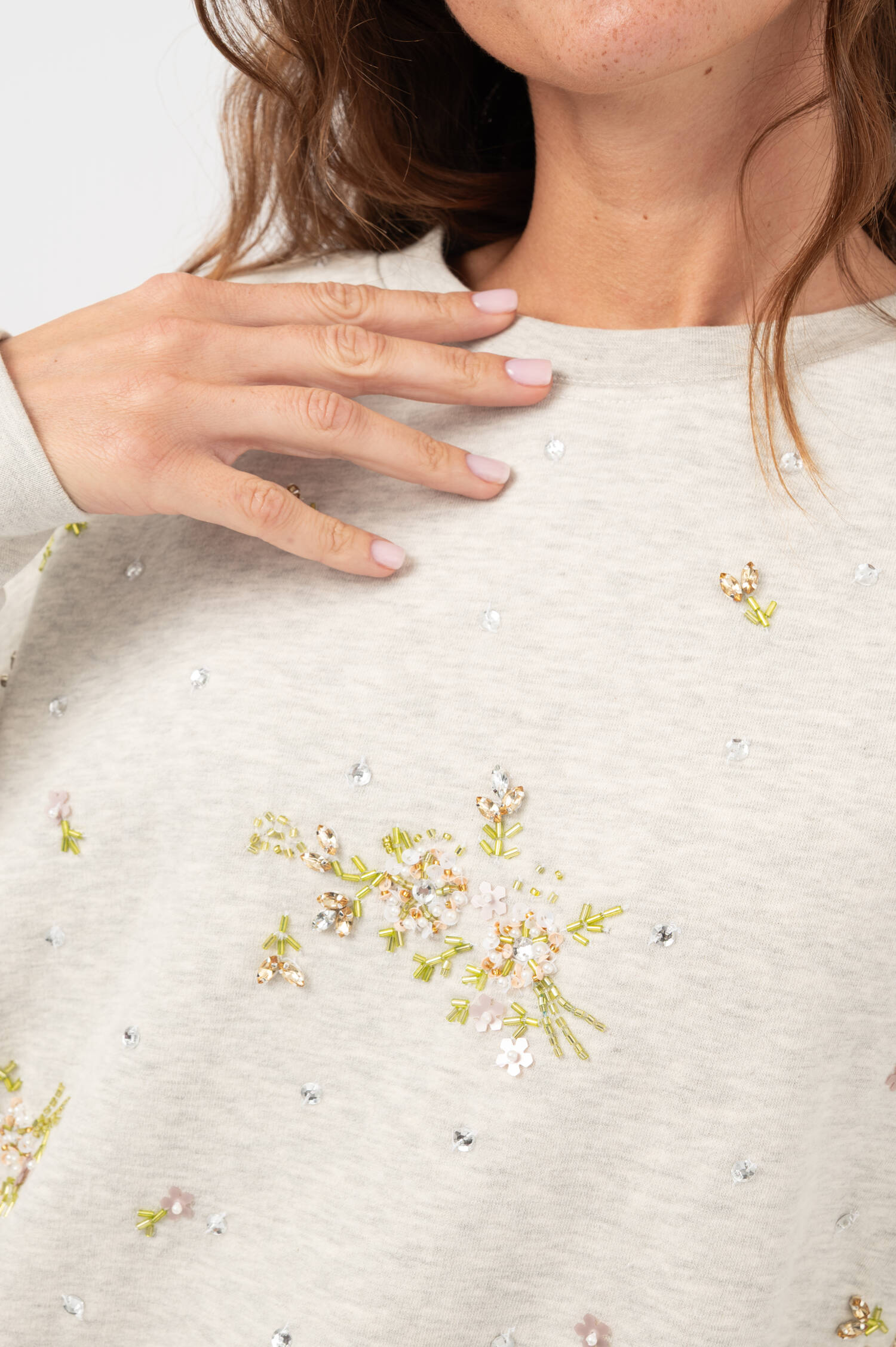 Sweater mit Blumen Applikation in Beige Sweater mit Blumen Applikation in Beige