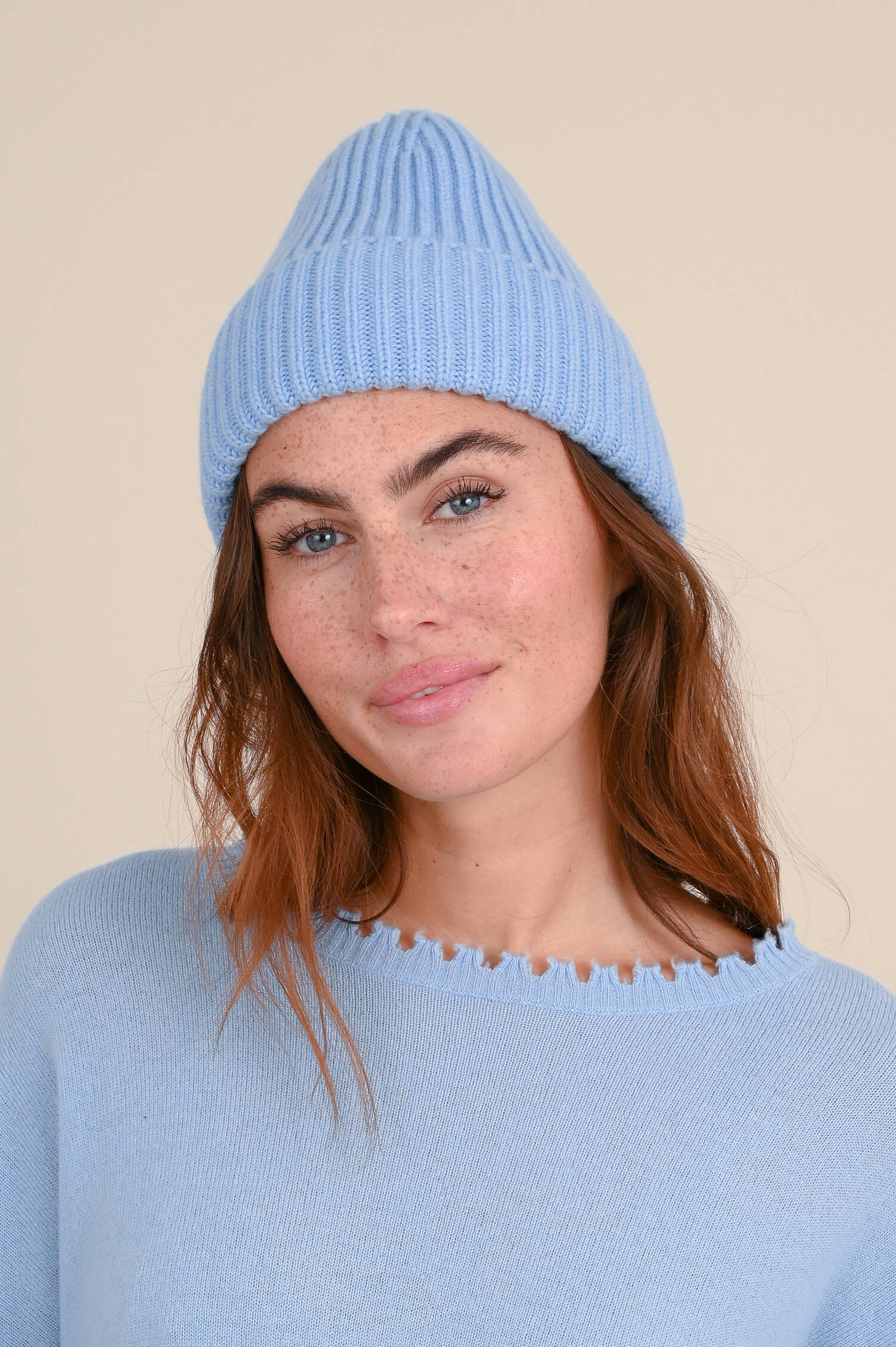 Midi-Mütze BARI aus Cashmere in Hellblau Midi-Mütze BARI aus Cashmere in Hellblau