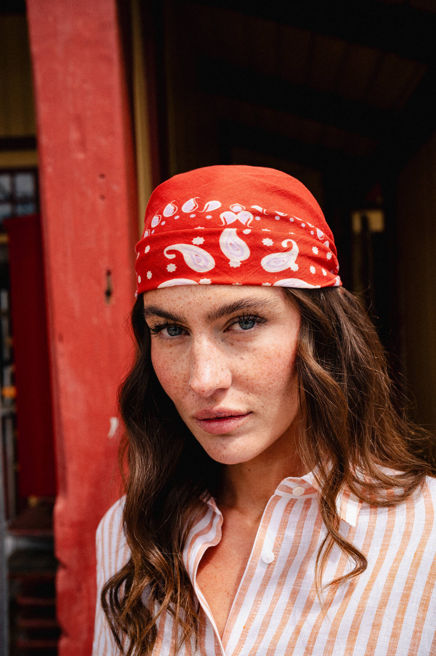 Tuch mit Paisley Print in Rot Tuch mit Paisley Print in Rot