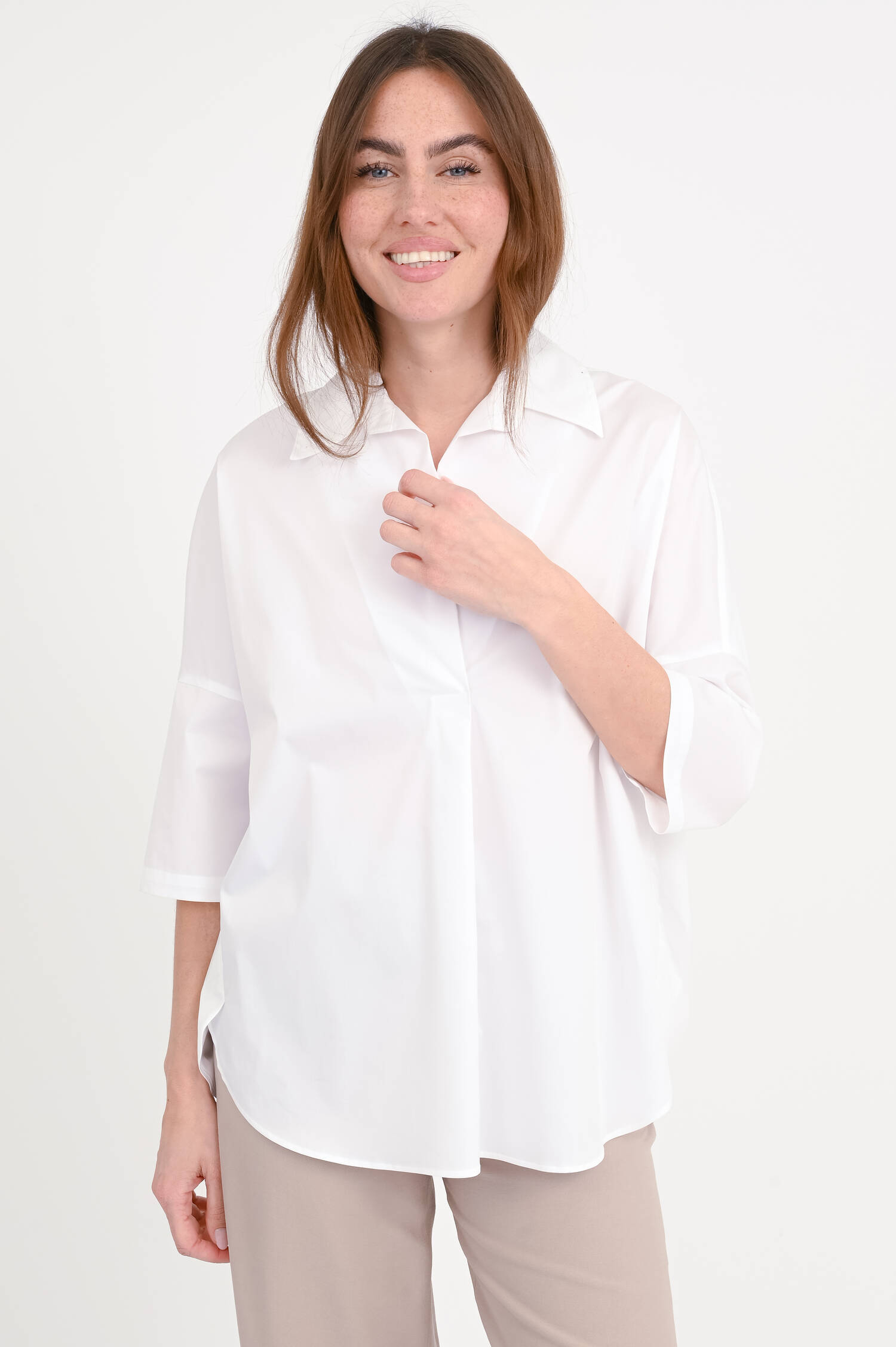 Popelin-Bluse mit Tunika-Ausschnitt in Weiß