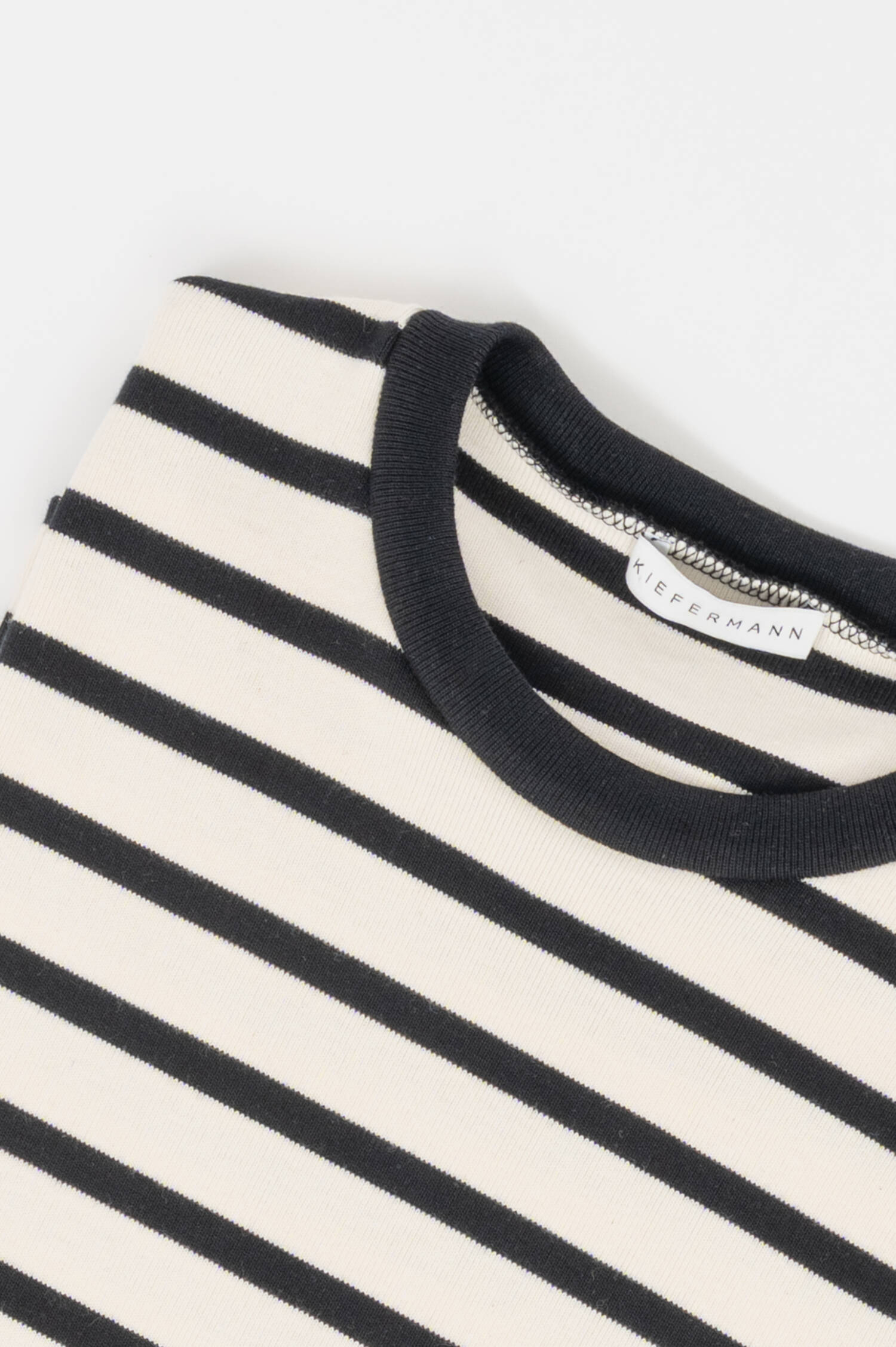 Gestreiftes T-Shirt in Creme/Schwarz