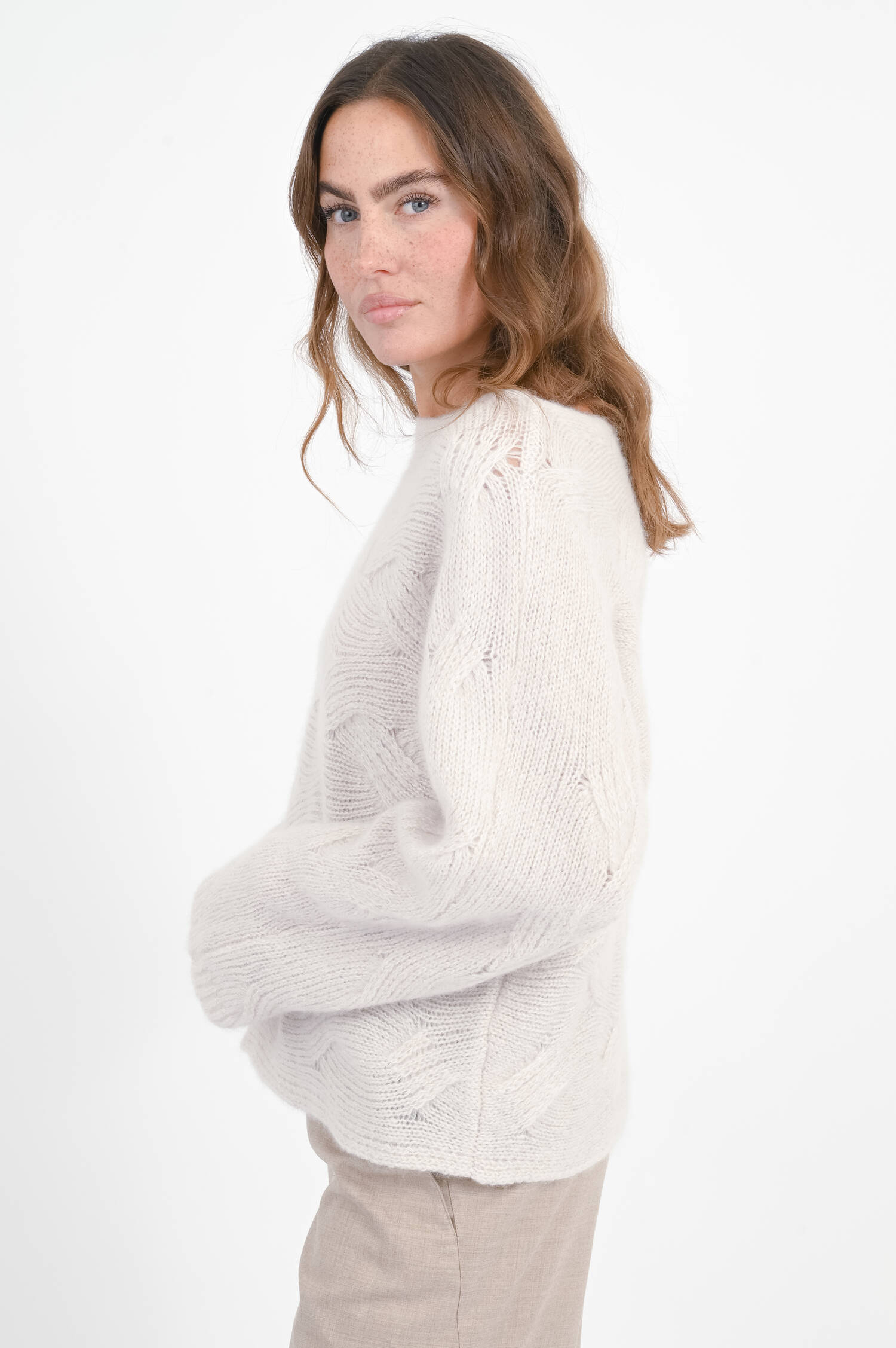 Strickpullover mit Flechtmuster in Mixed White Strickpullover mit Flechtmuster in Mixed White